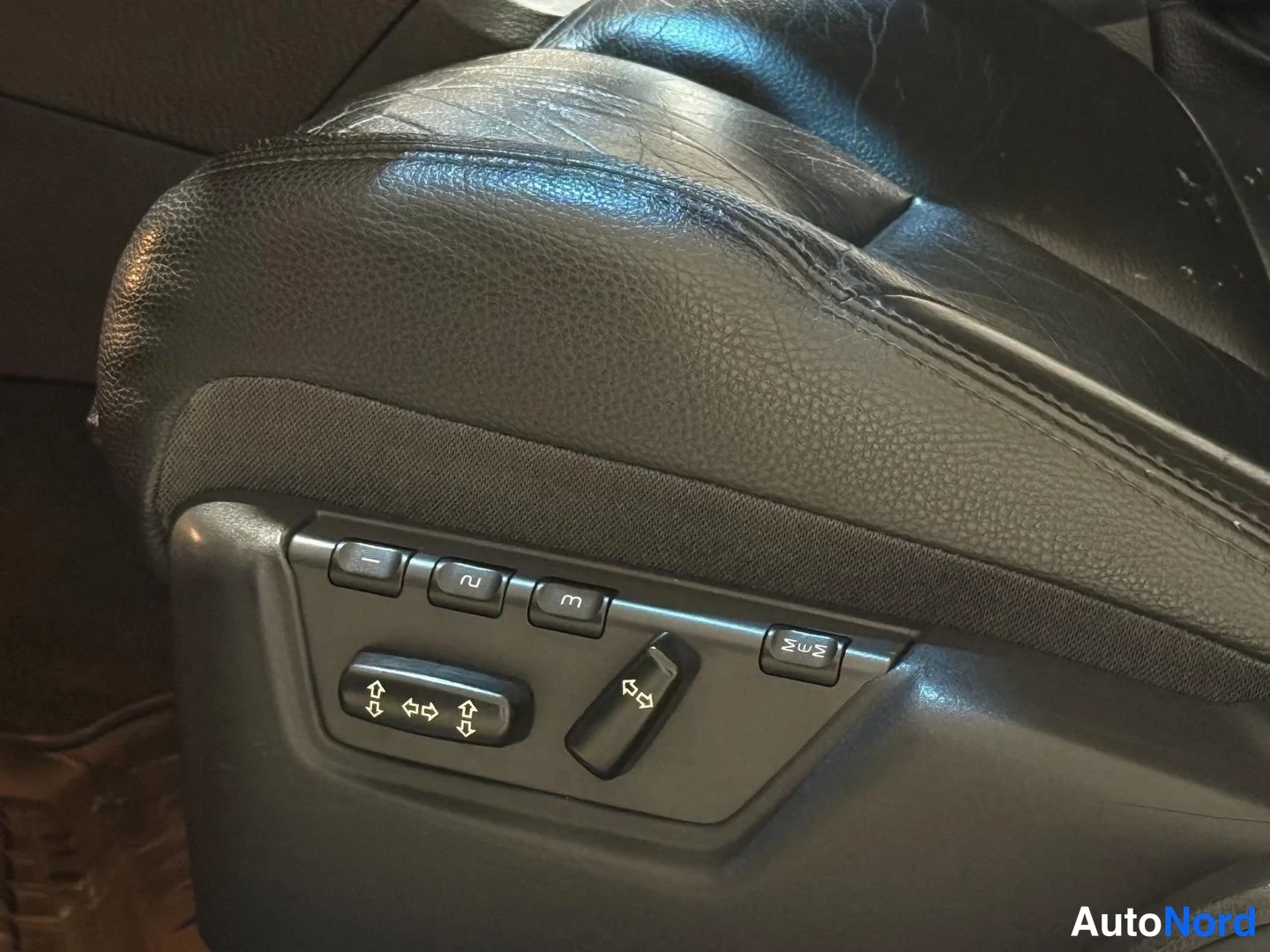 Grå Volvo V70 2007, detalj, bild 16