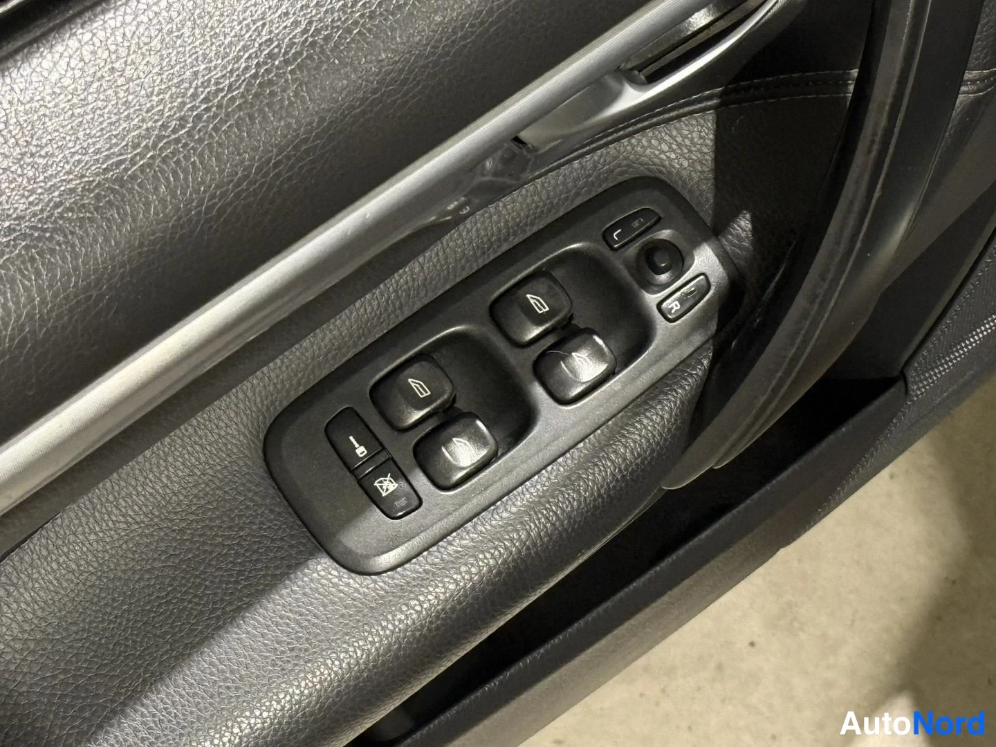 Grå Volvo V70 2007, detalj, bild 17