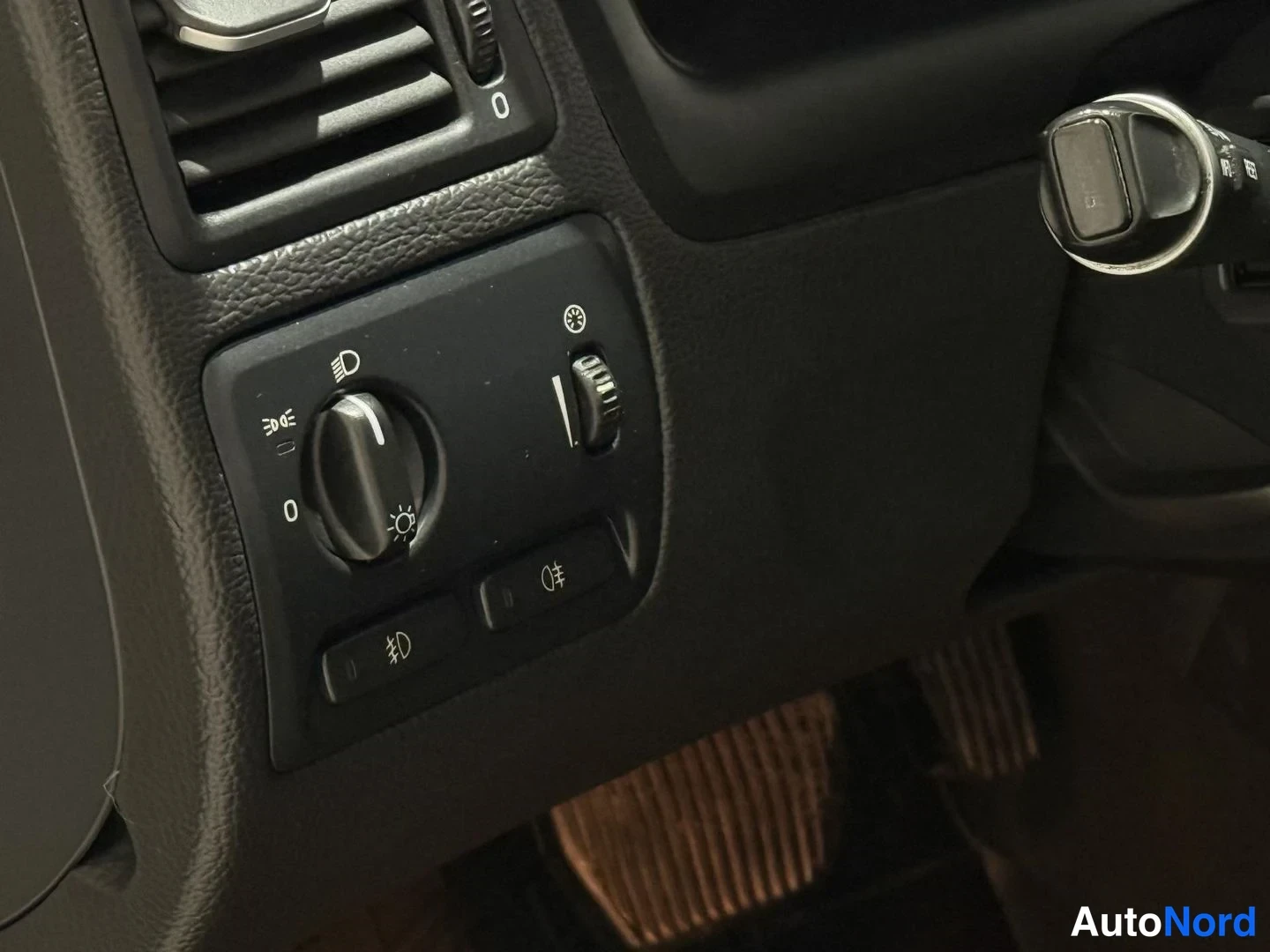 Grå Volvo V70 2007, detalj, bild 18