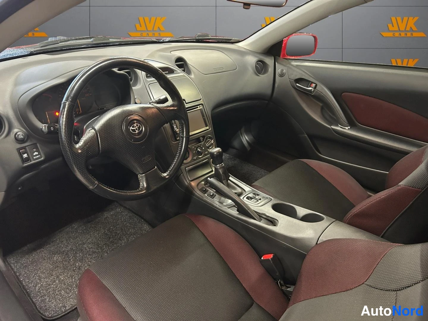 Punainen Toyota Celica 2005, ohjaamo, kuva 7