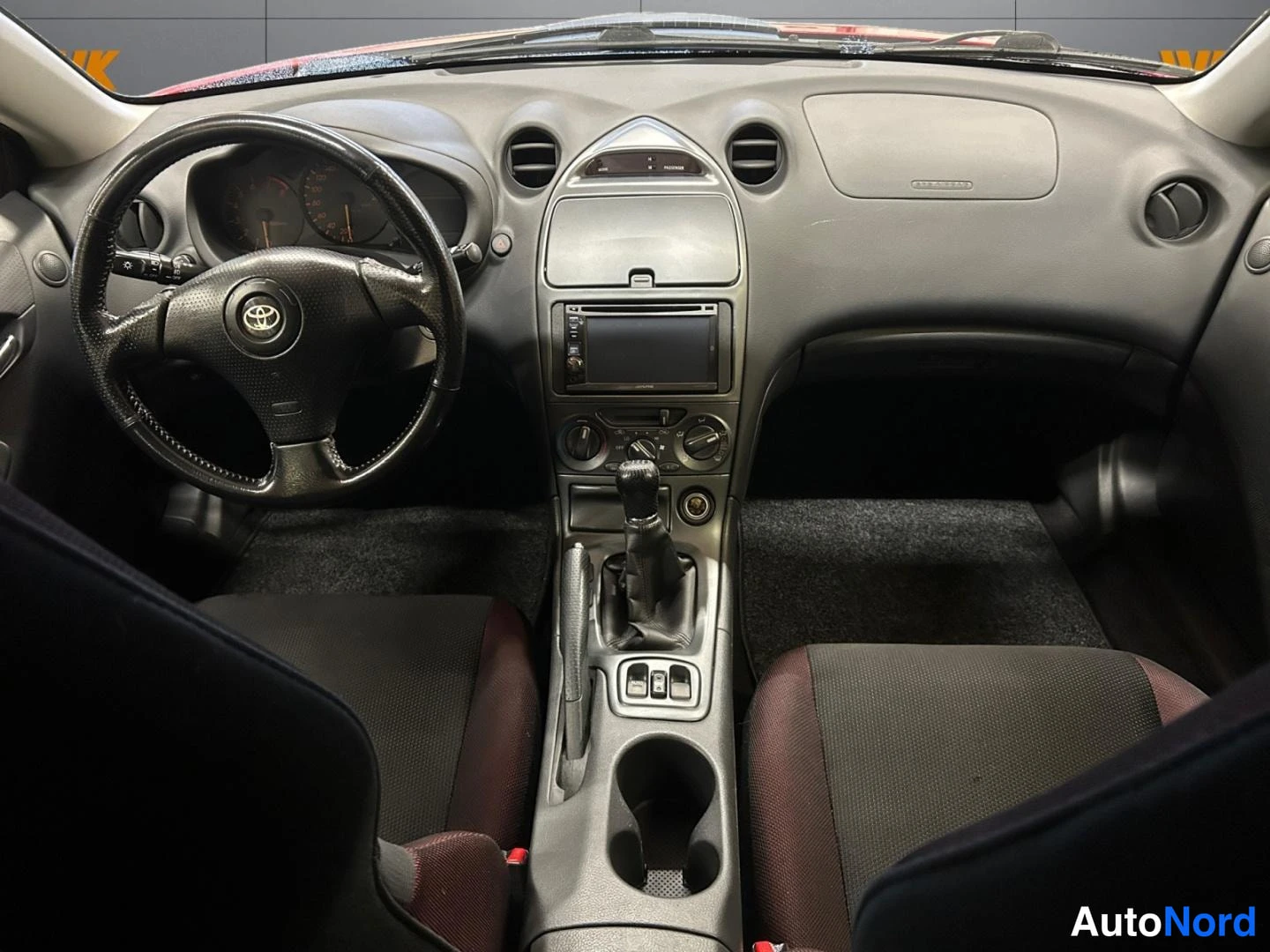 Punainen Toyota Celica 2005, ohjaamo, kuva 8