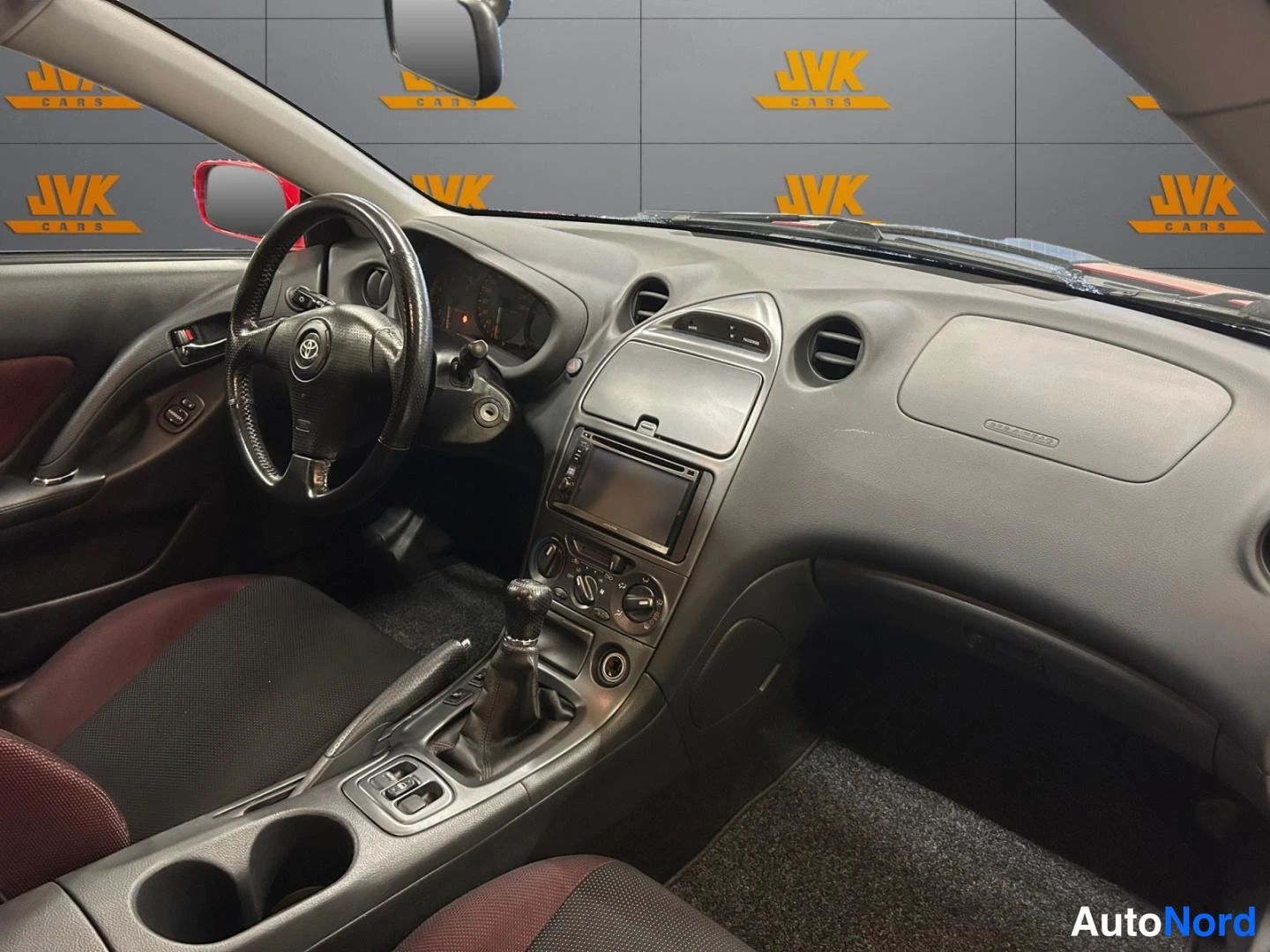 Punainen Toyota Celica 2005, ohjaamo, kuva 9