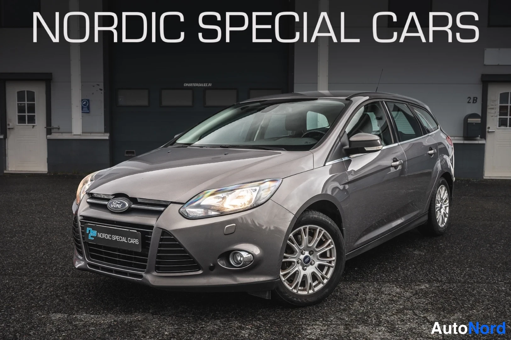 Grå Ford Focus 2012, snett framifrån, fronten åt vänster, bild 1