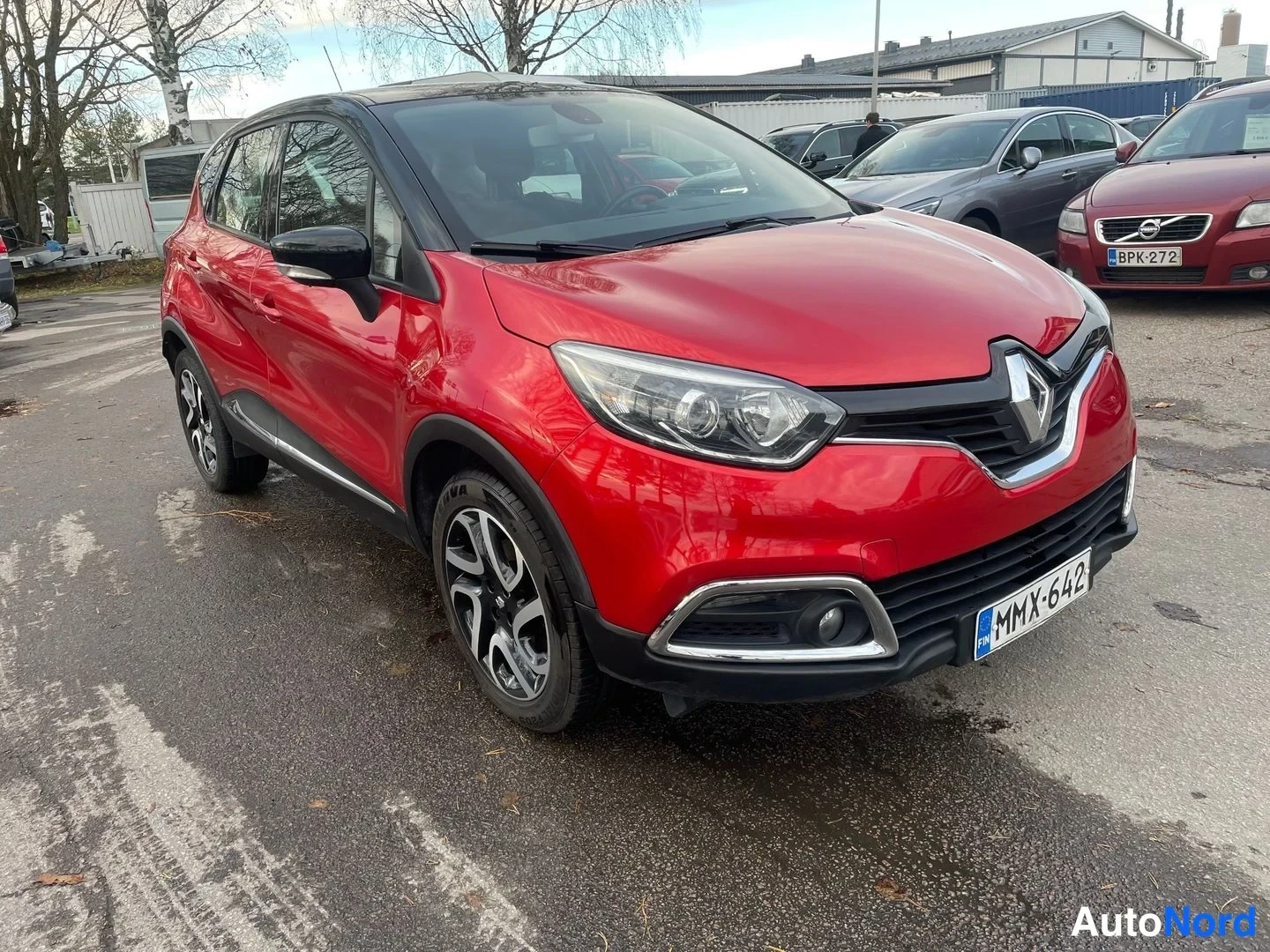 Red Renault Captur 2017, front three-quarter, nose to the right, photo 3