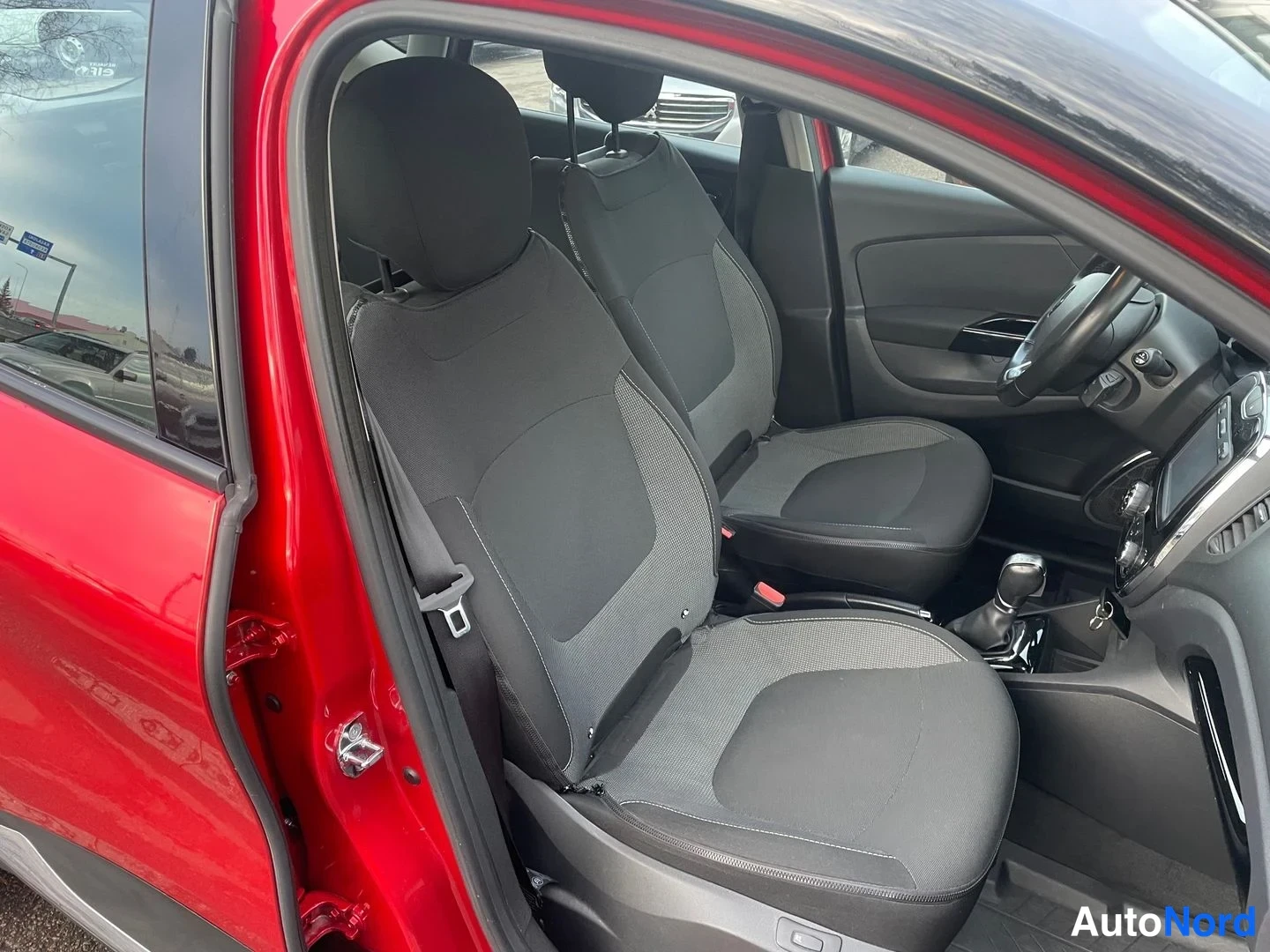 Red Renault Captur 2017, front seats, photo 10