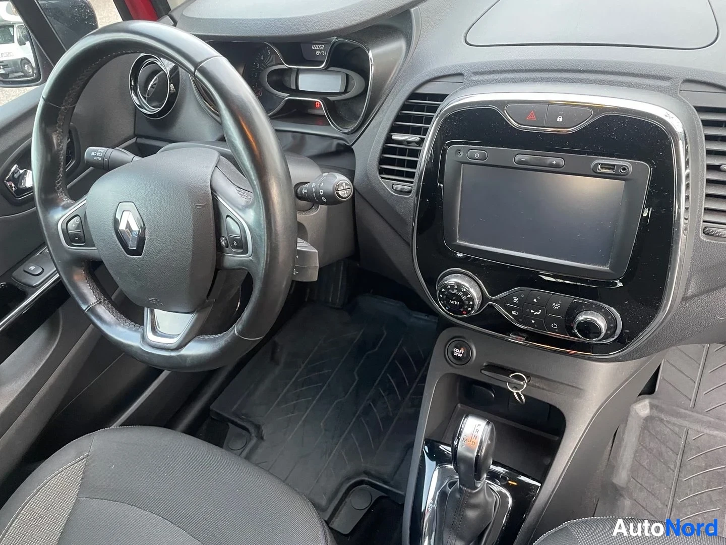 Red Renault Captur 2017, cockpit, photo 9