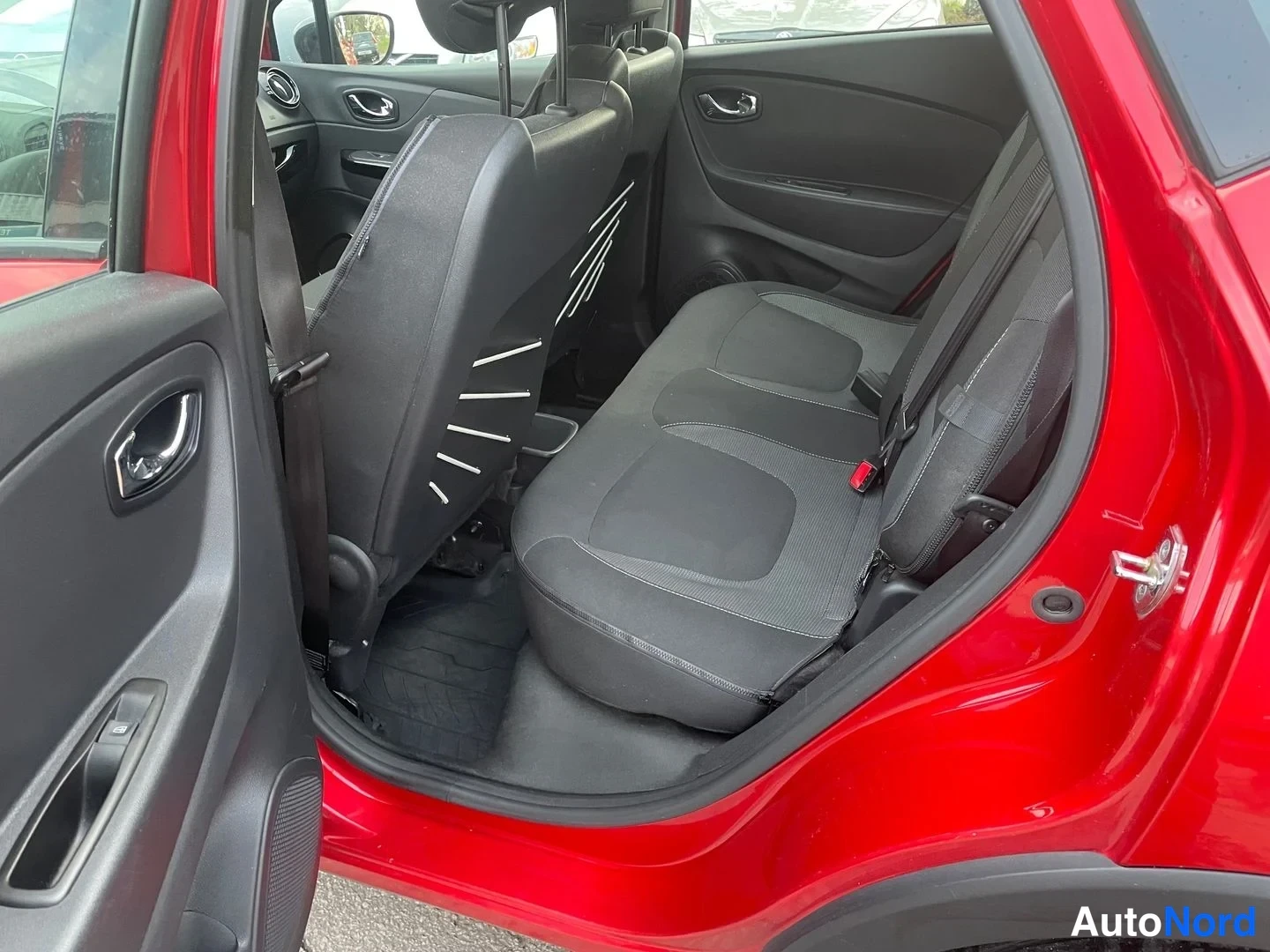 Red Renault Captur 2017, rear seats, photo 11