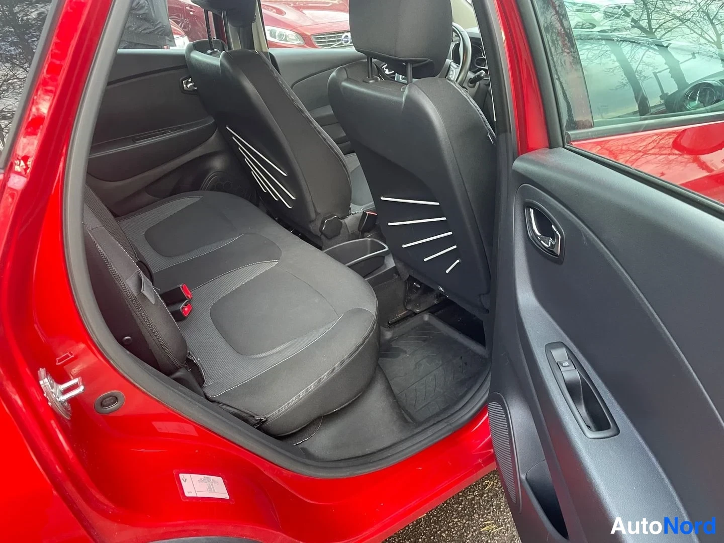 Red Renault Captur 2017, rear seats, photo 12