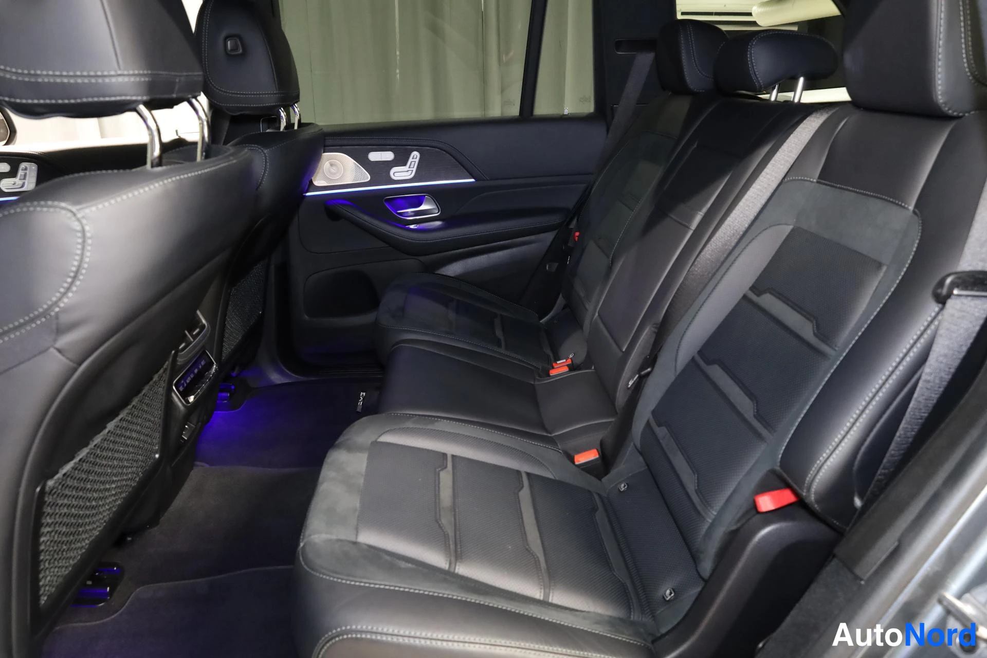Harmaa Mercedes-Benz GLS 2022, takaistuimet, kuva 15