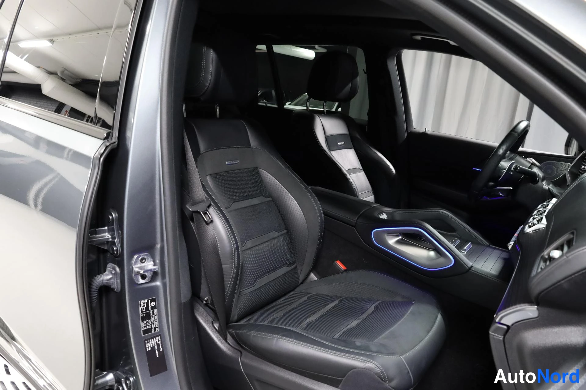 Harmaa Mercedes-Benz GLS 2022, etuistuimet, kuva 14