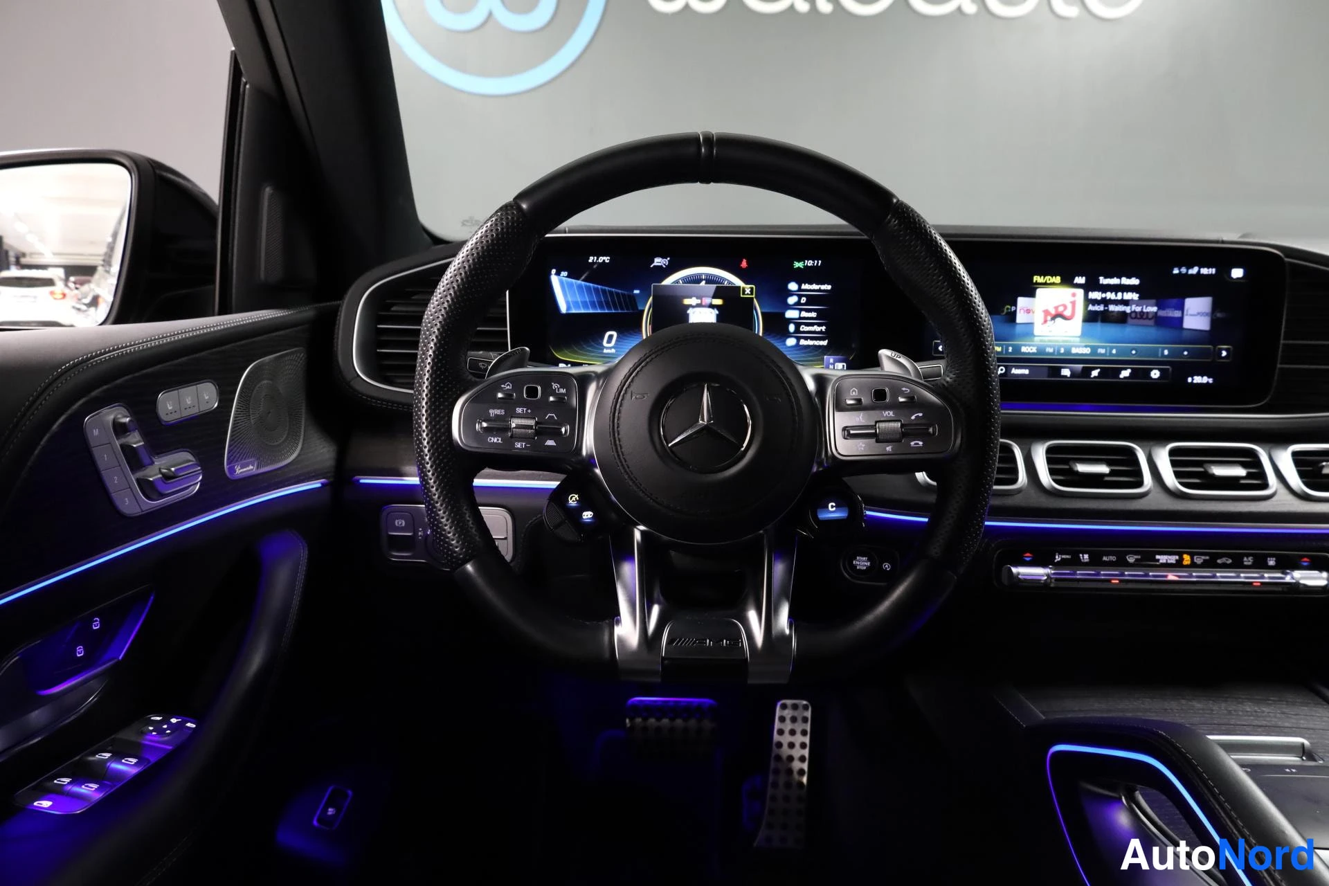 Harmaa Mercedes-Benz GLS 2022, ohjaamo, kuva 12