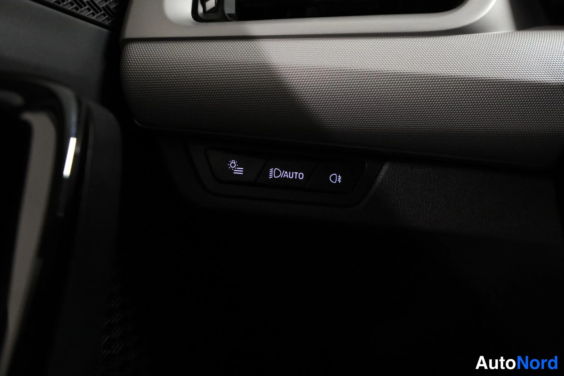 Harmaa BMW iX1 2023, yksityiskohta, kuva 28