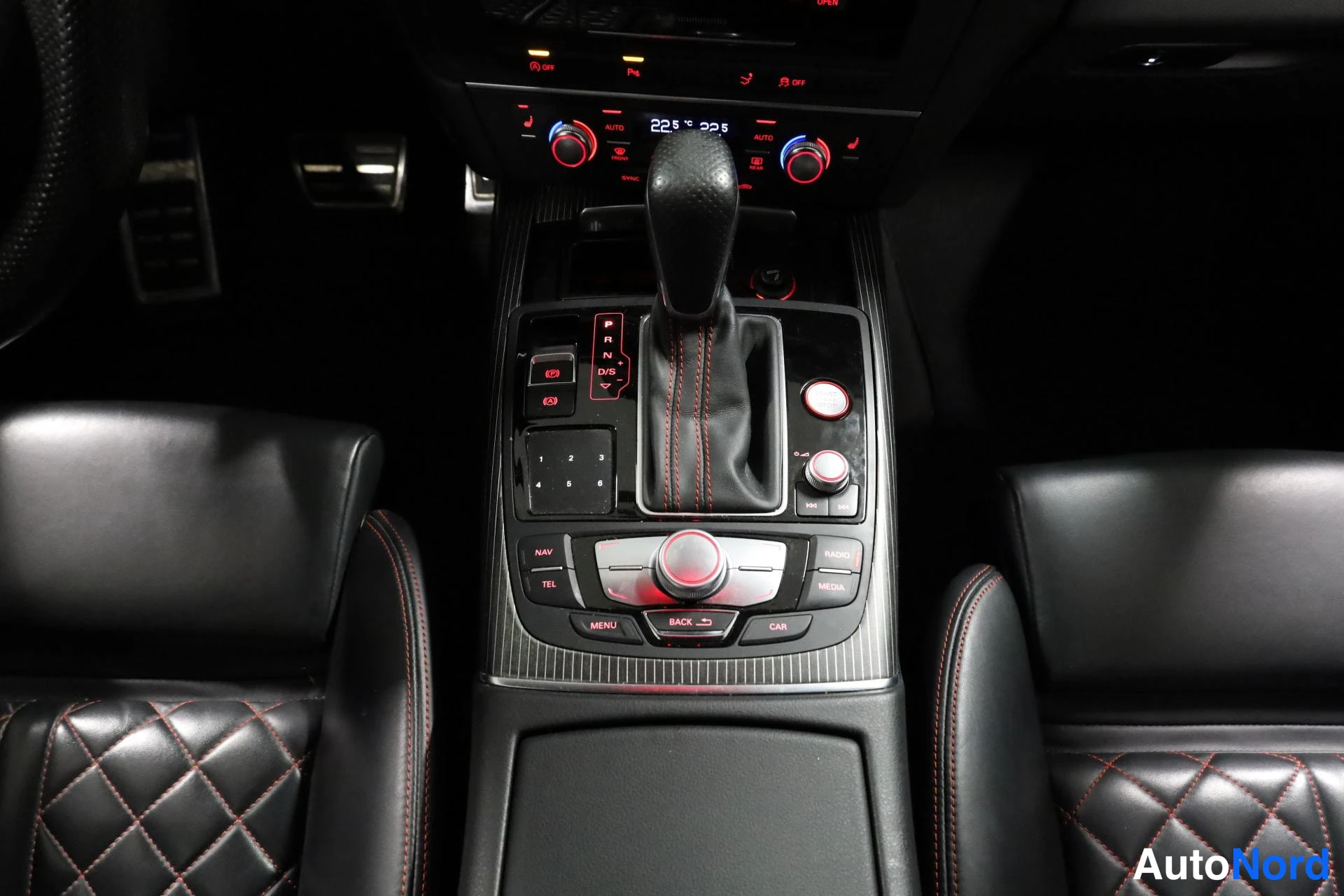 Musta Audi A7 2016, ohjaamo, kuva 14