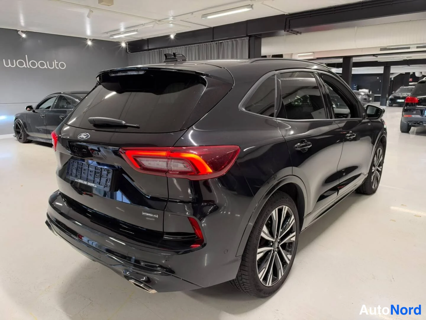 Musta Ford Kuga 2024, takaviisto, kuva 3