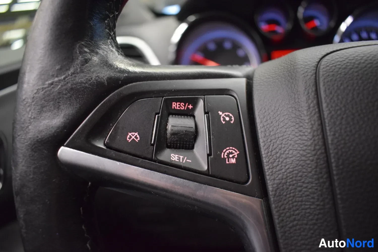 Musta Opel Mokka 2016, yksityiskohta, kuva 3