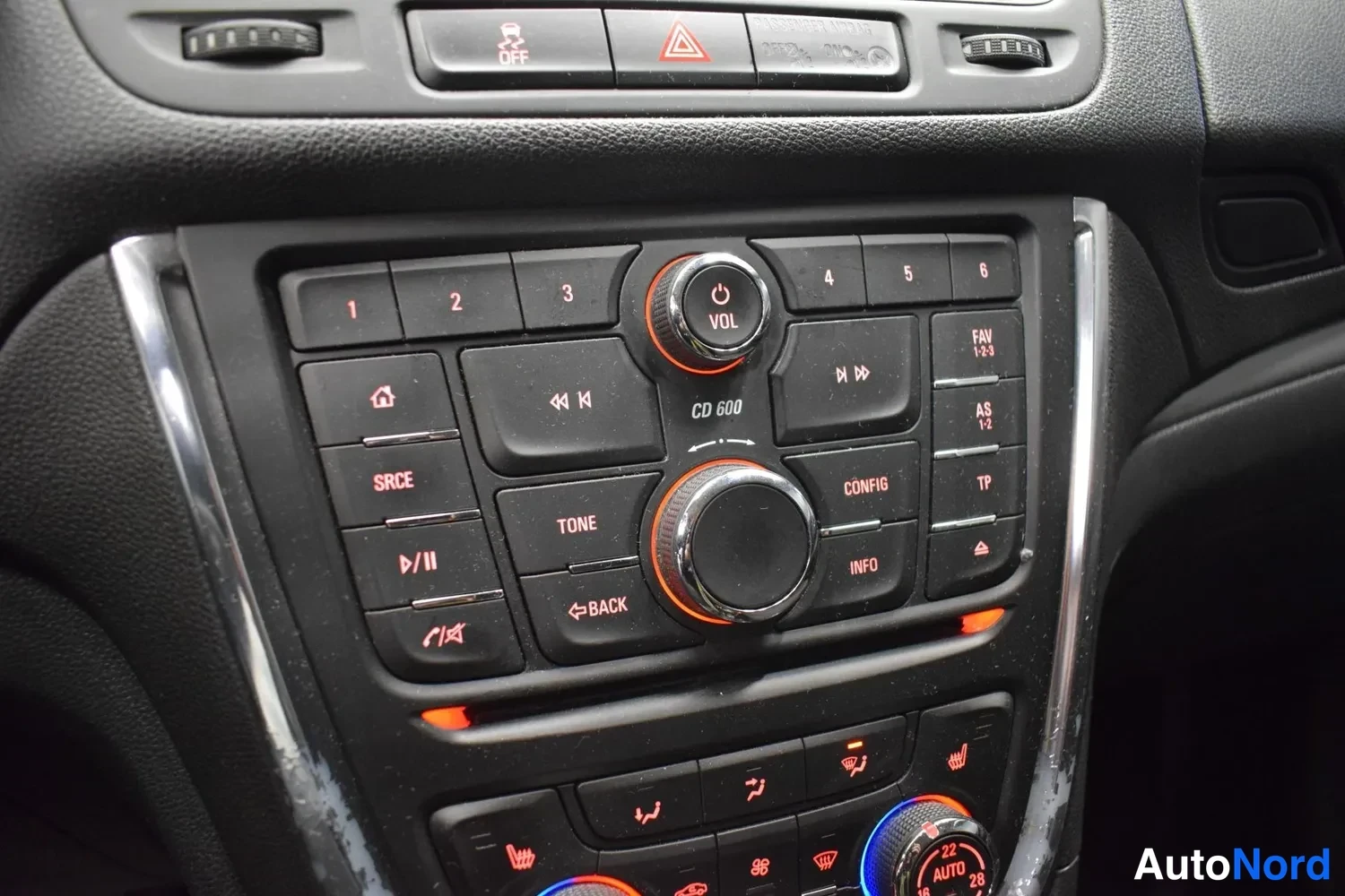 Musta Opel Mokka 2016, yksityiskohta, kuva 5