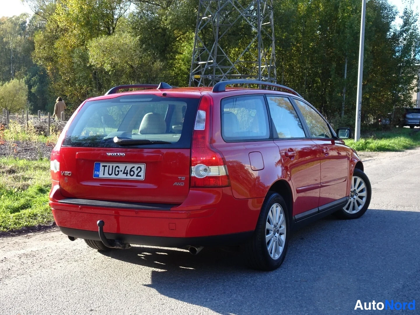 Red Volvo V50 2005, rear three-quarter, photo 9
