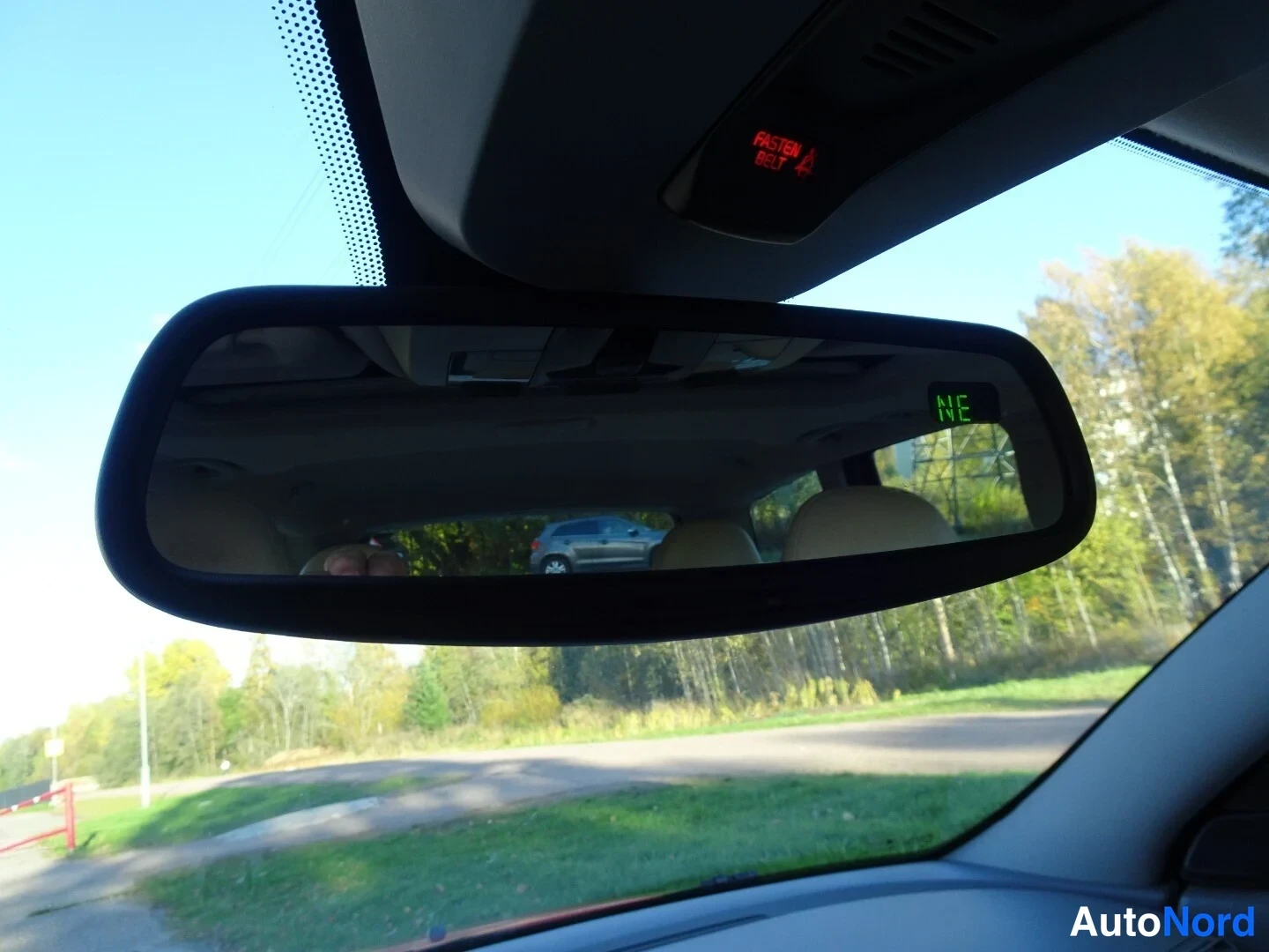 Red Volvo V50 2005, detail, photo 31