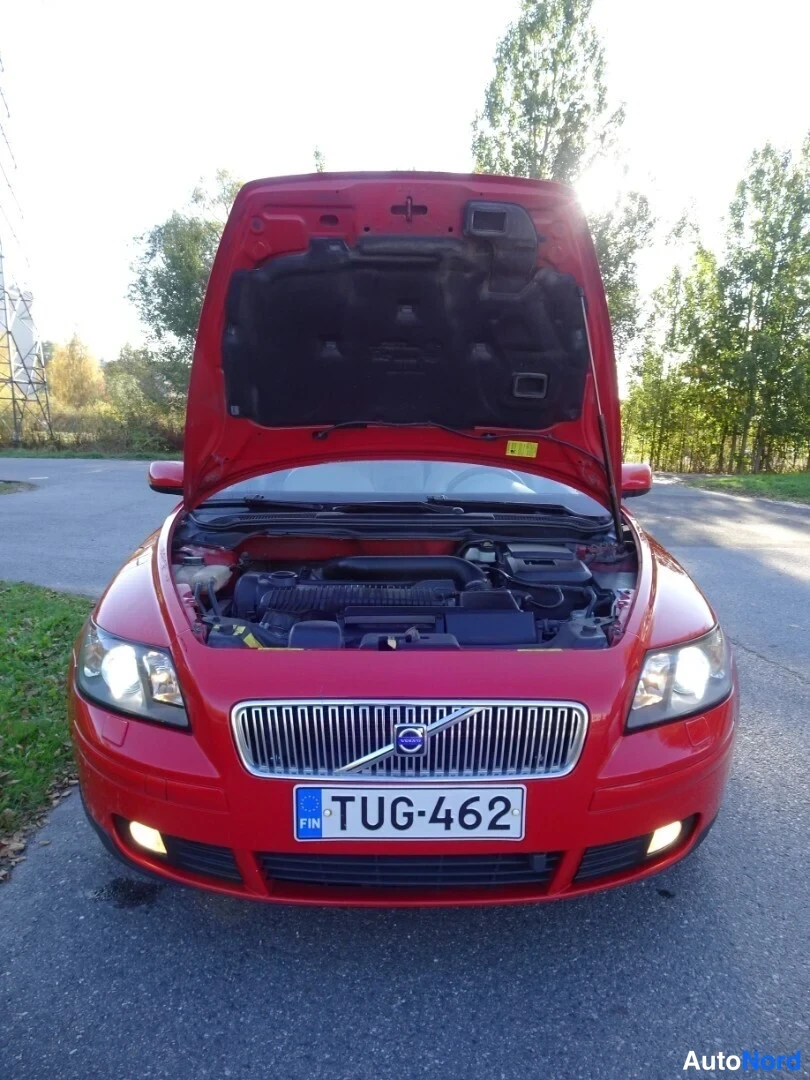 Red Volvo V50 2005, front, photo 7