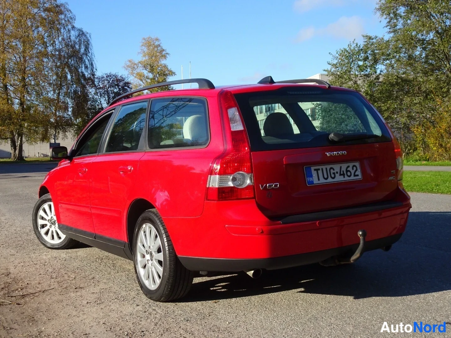 Red Volvo V50 2005, rear three-quarter, photo 12