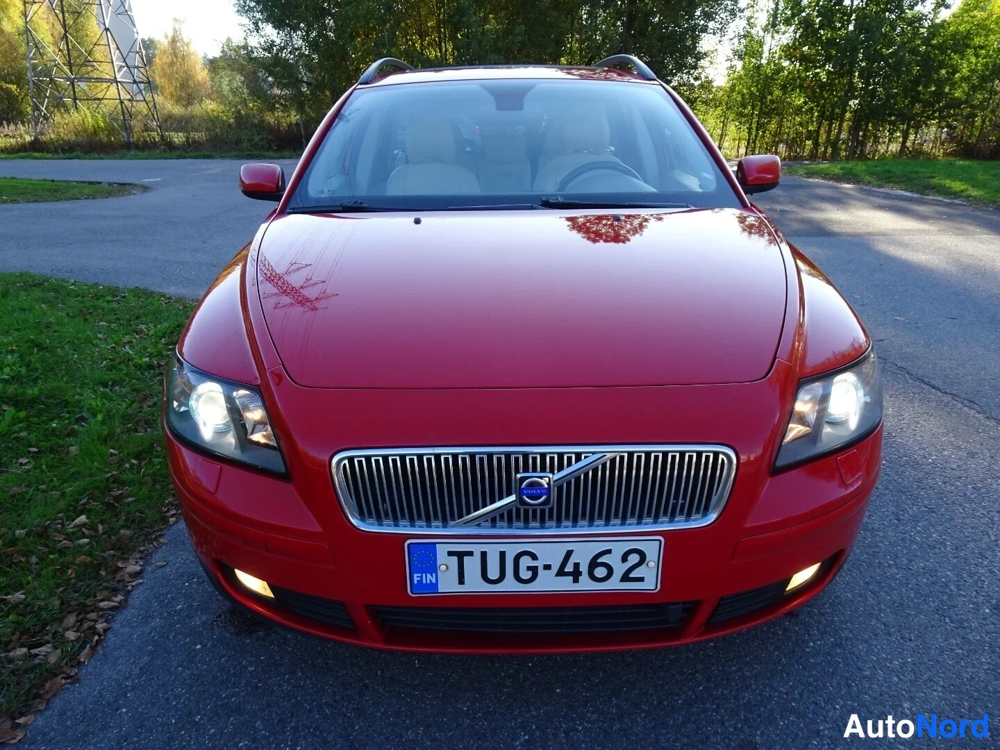 Red Volvo V50 2005, front, photo 8