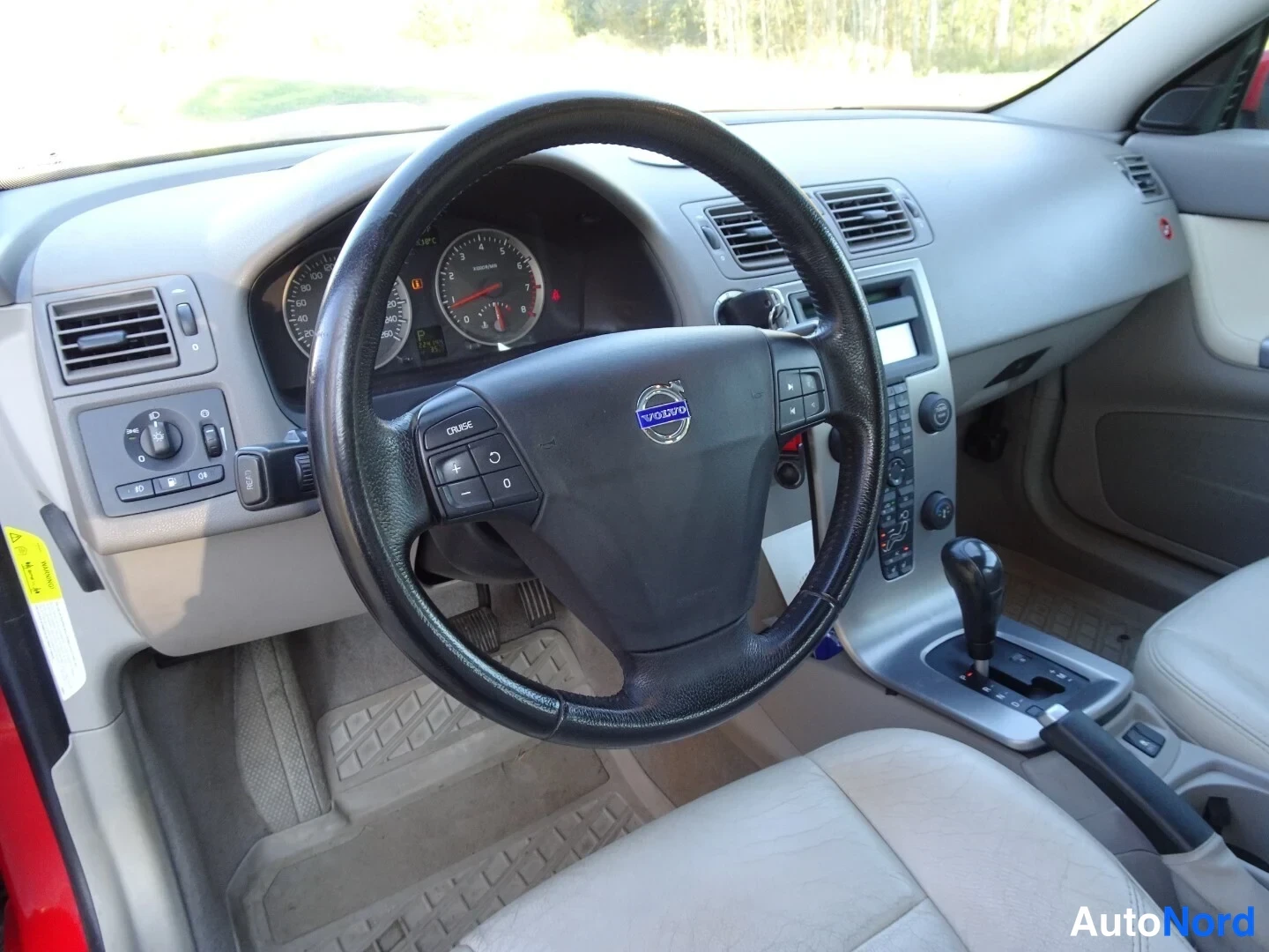 Red Volvo V50 2005, cockpit, photo 15