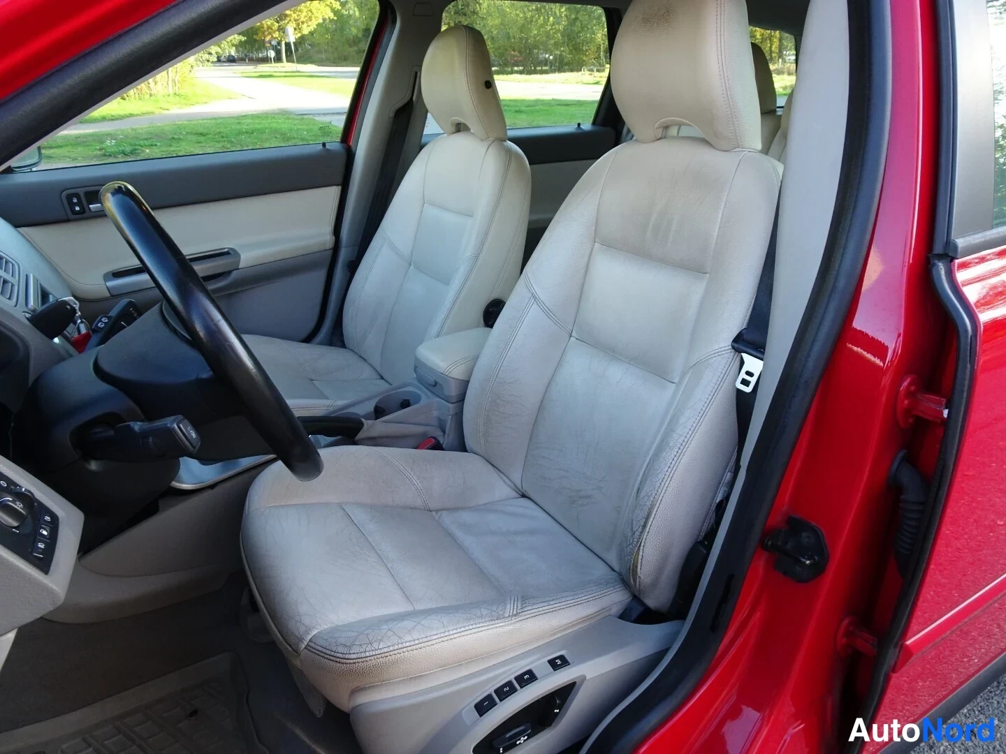 Red Volvo V50 2005, front seats, photo 19