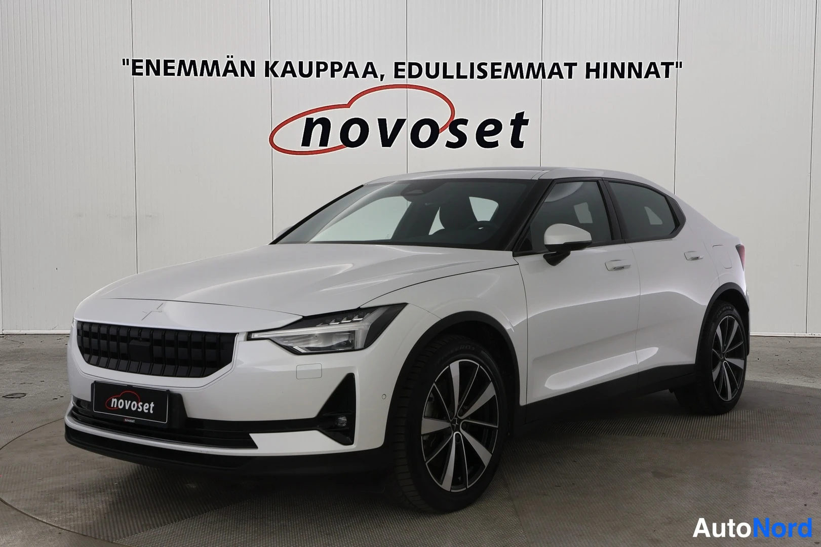 Valkoinen Polestar 2 2021, etuviisto, keula vasemmalle, kuva 1