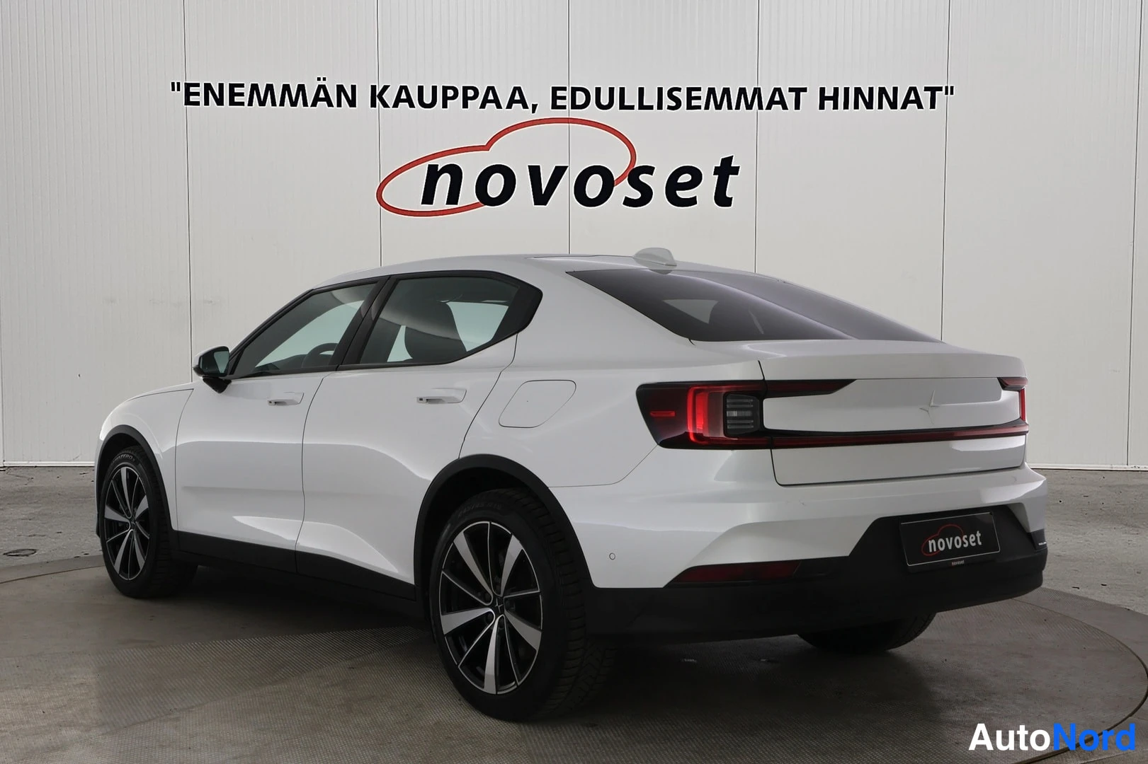 Valkoinen Polestar 2 2021, takaviisto, kuva 4