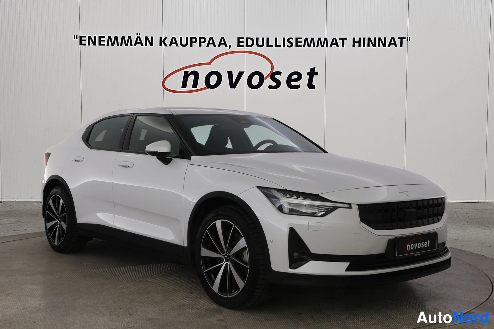 Valkoinen Polestar 2 2021, etuviisto, keula oikealle, kuva 2