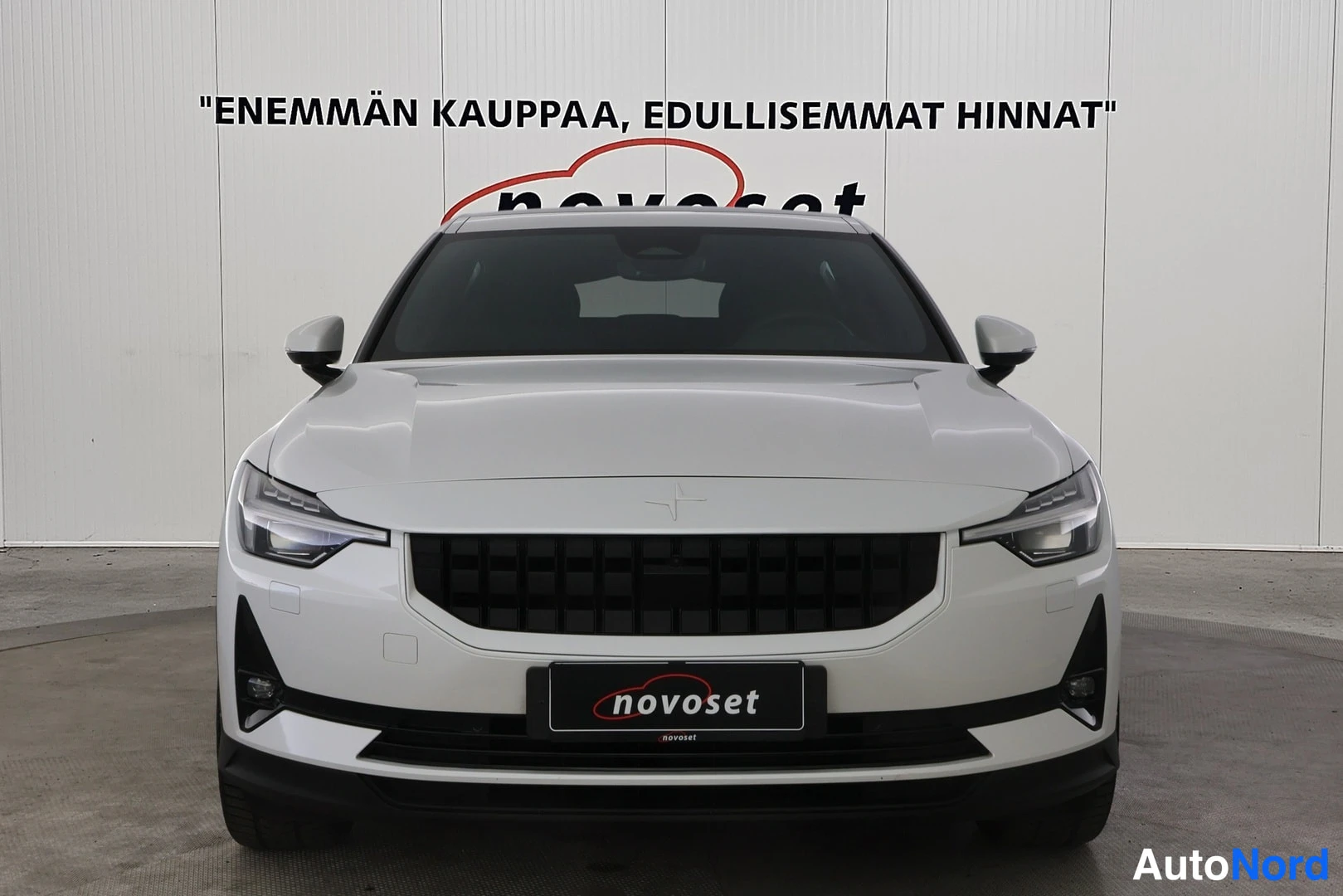 Valkoinen Polestar 2 2021, edestä, kuva 3