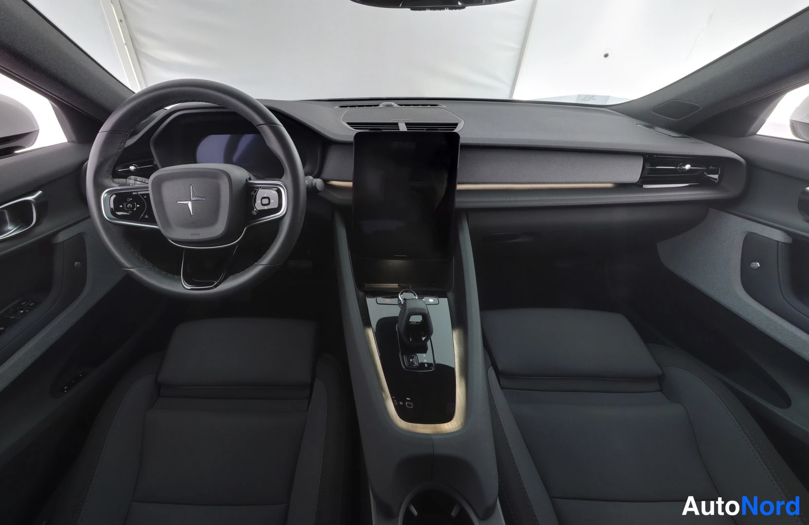 Valkoinen Polestar 2 2021, ohjaamo, kuva 7
