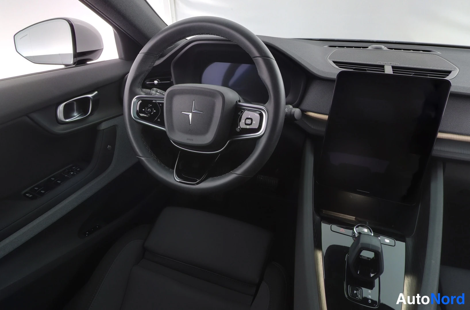 Valkoinen Polestar 2 2021, ohjaamo, kuva 8