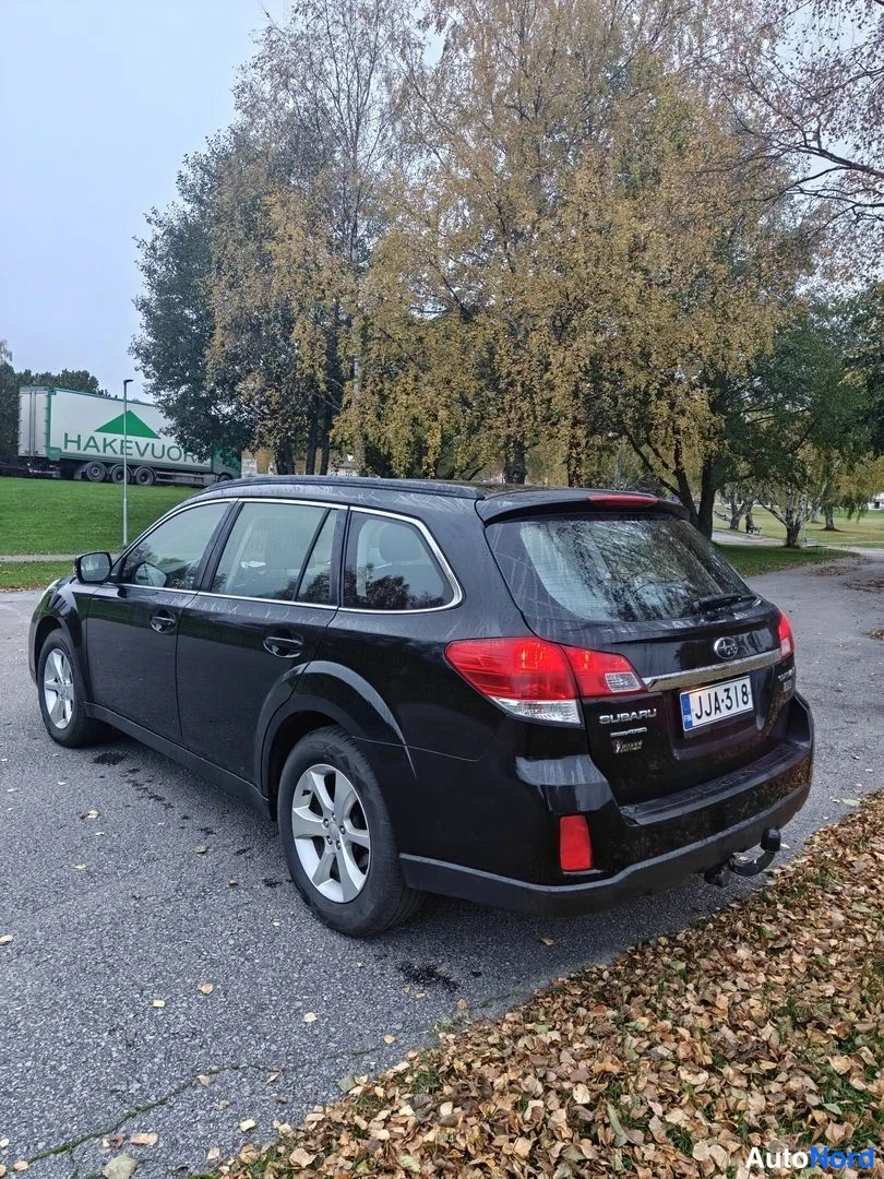 Black Subaru Outback 2014, rear three-quarter, photo 6