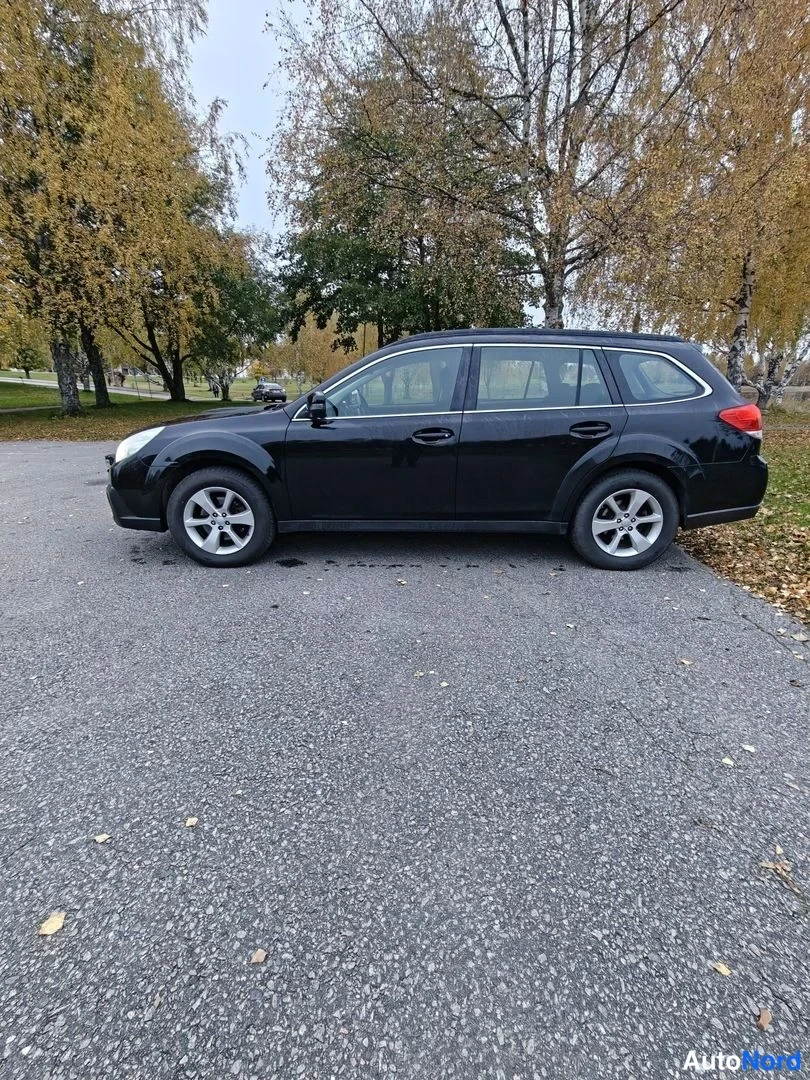 Black Subaru Outback 2014, front three-quarter, nose to the left, photo 2