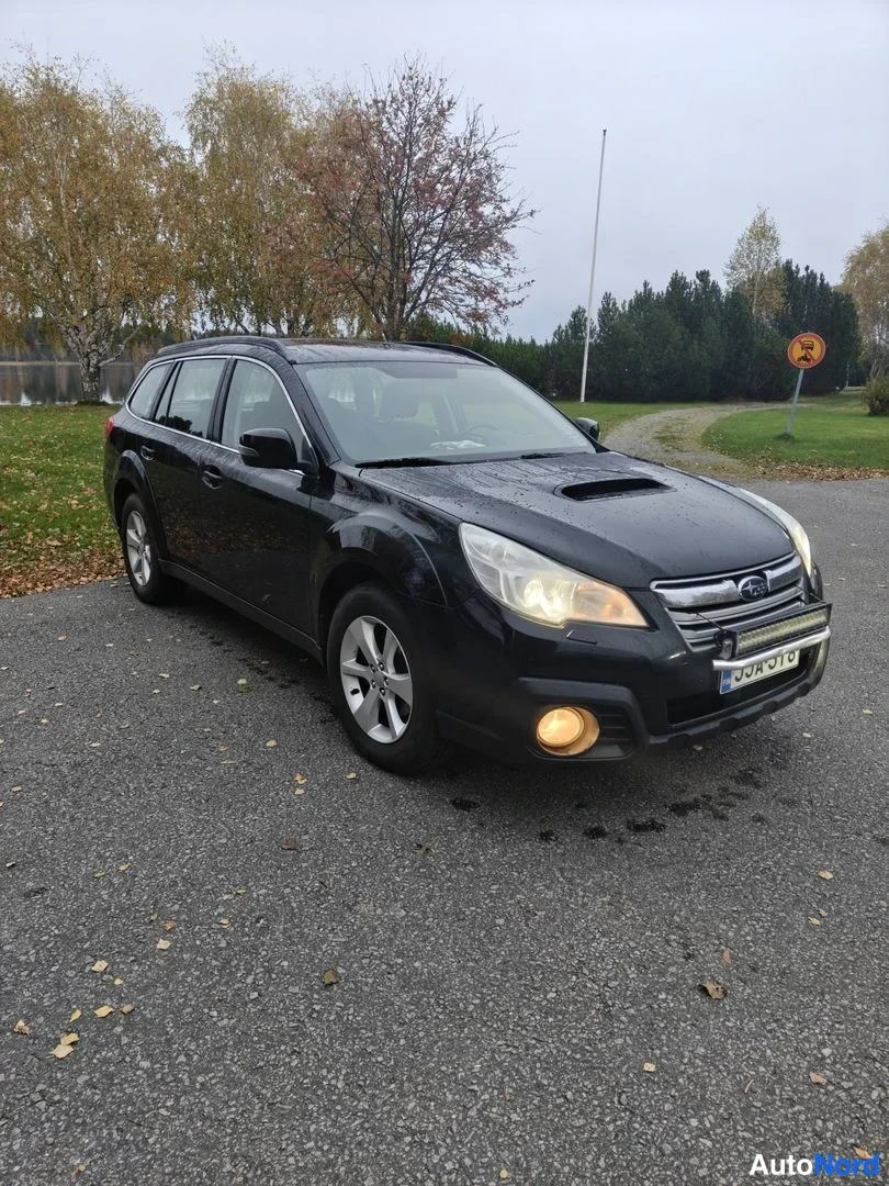 Black Subaru Outback 2014, front three-quarter, nose to the right, photo 3