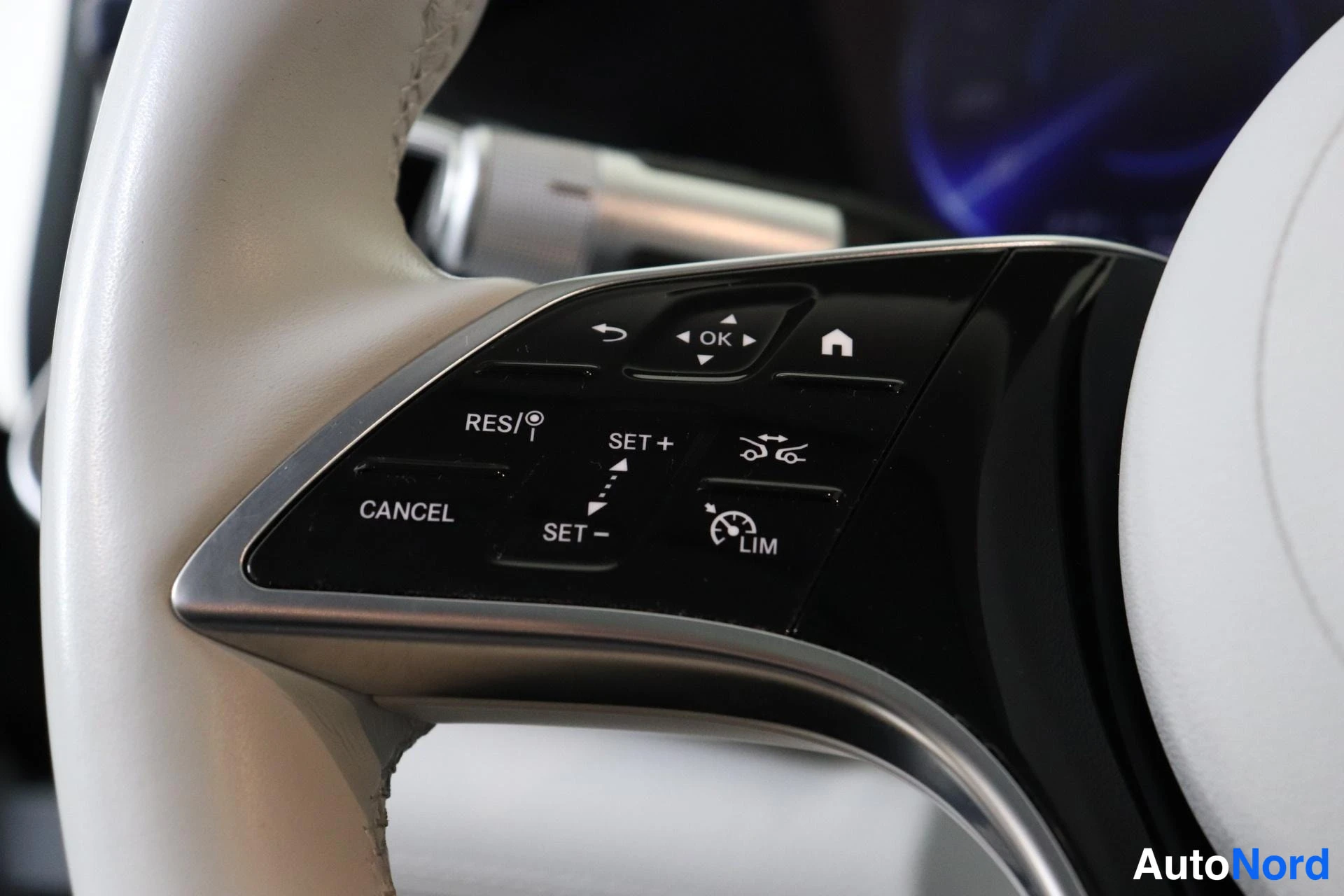 Harmaa Mercedes-Benz EQS 2022, yksityiskohta, kuva 15