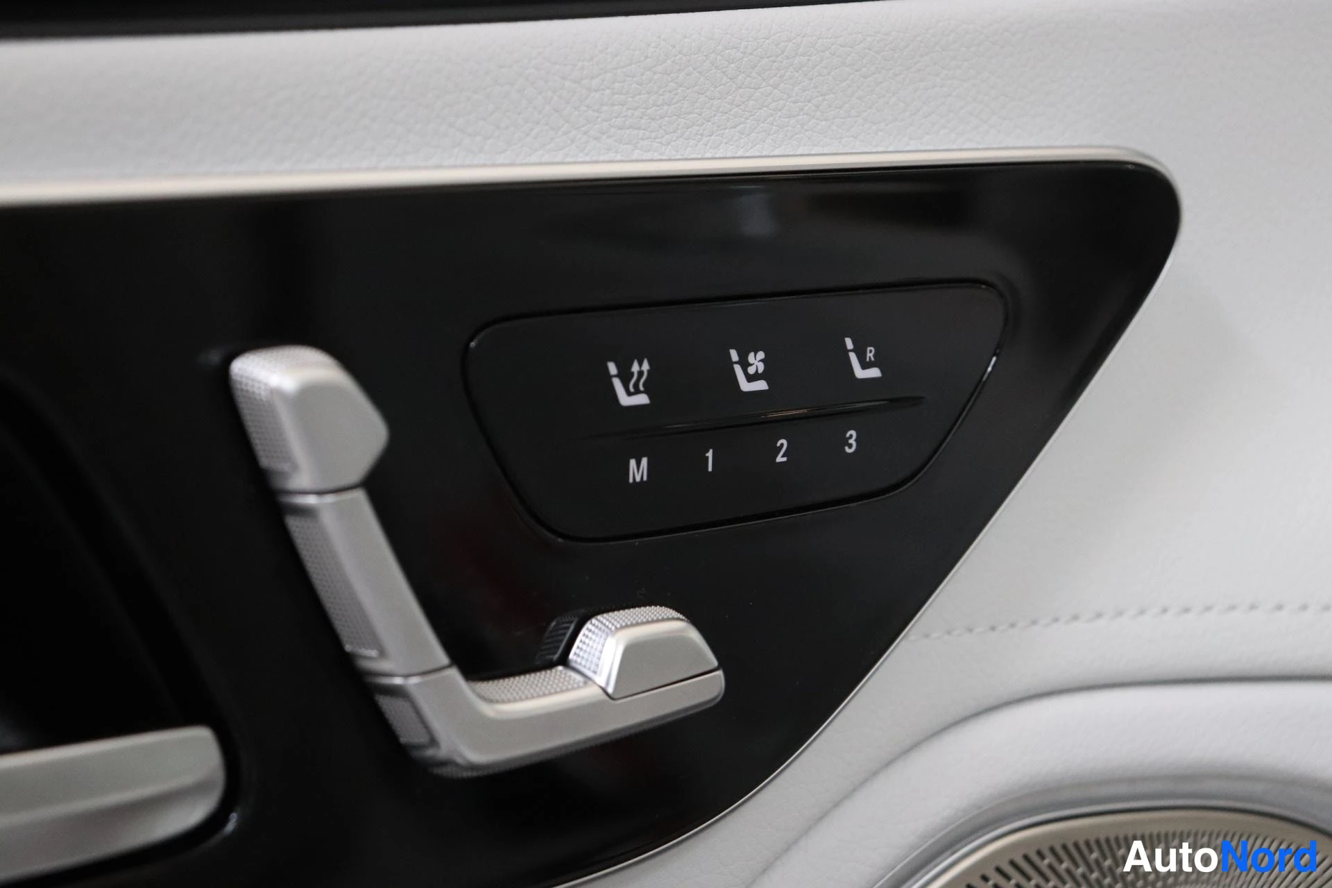 Harmaa Mercedes-Benz EQS 2022, yksityiskohta, kuva 17