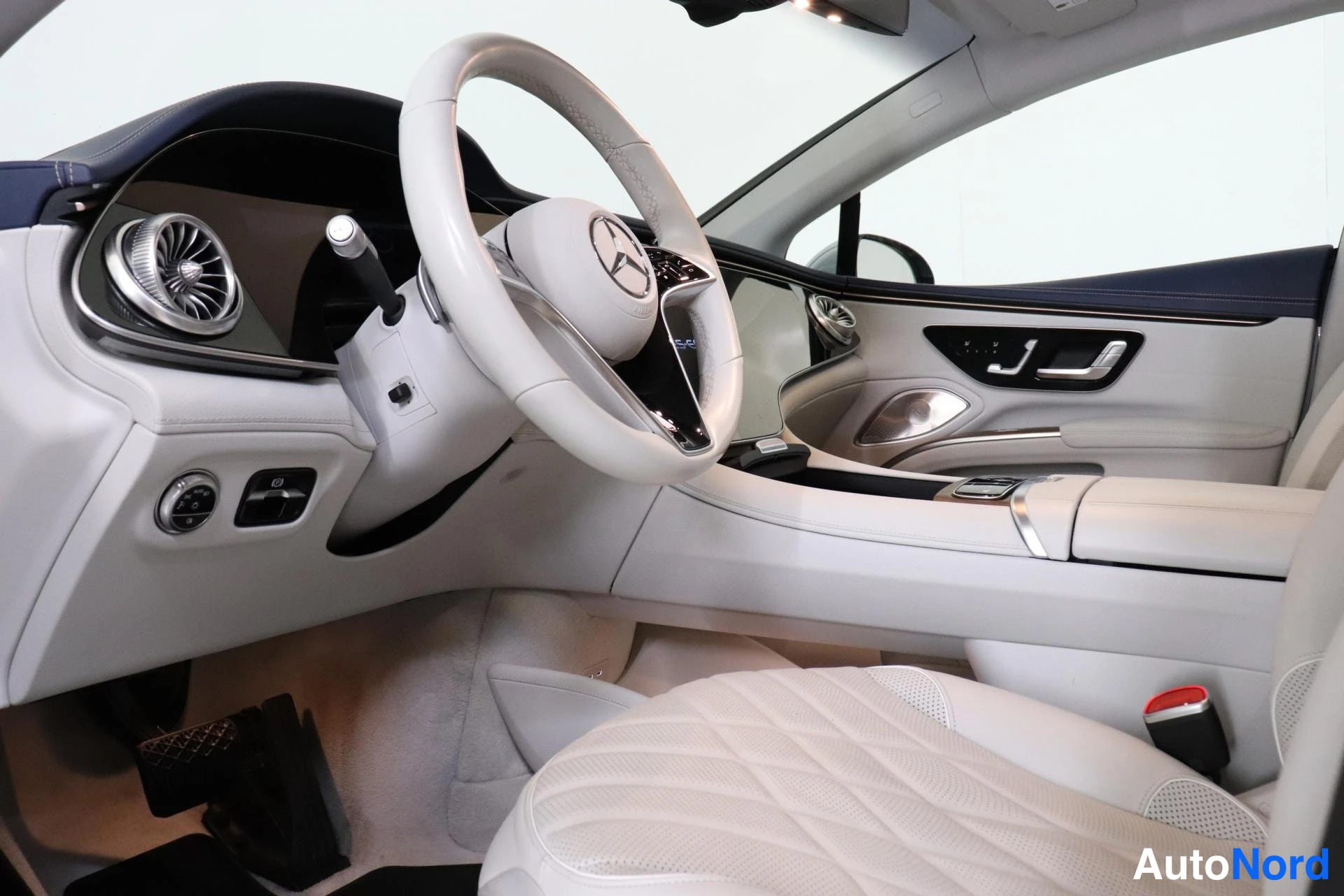 Harmaa Mercedes-Benz EQS 2022, ohjaamo, kuva 7