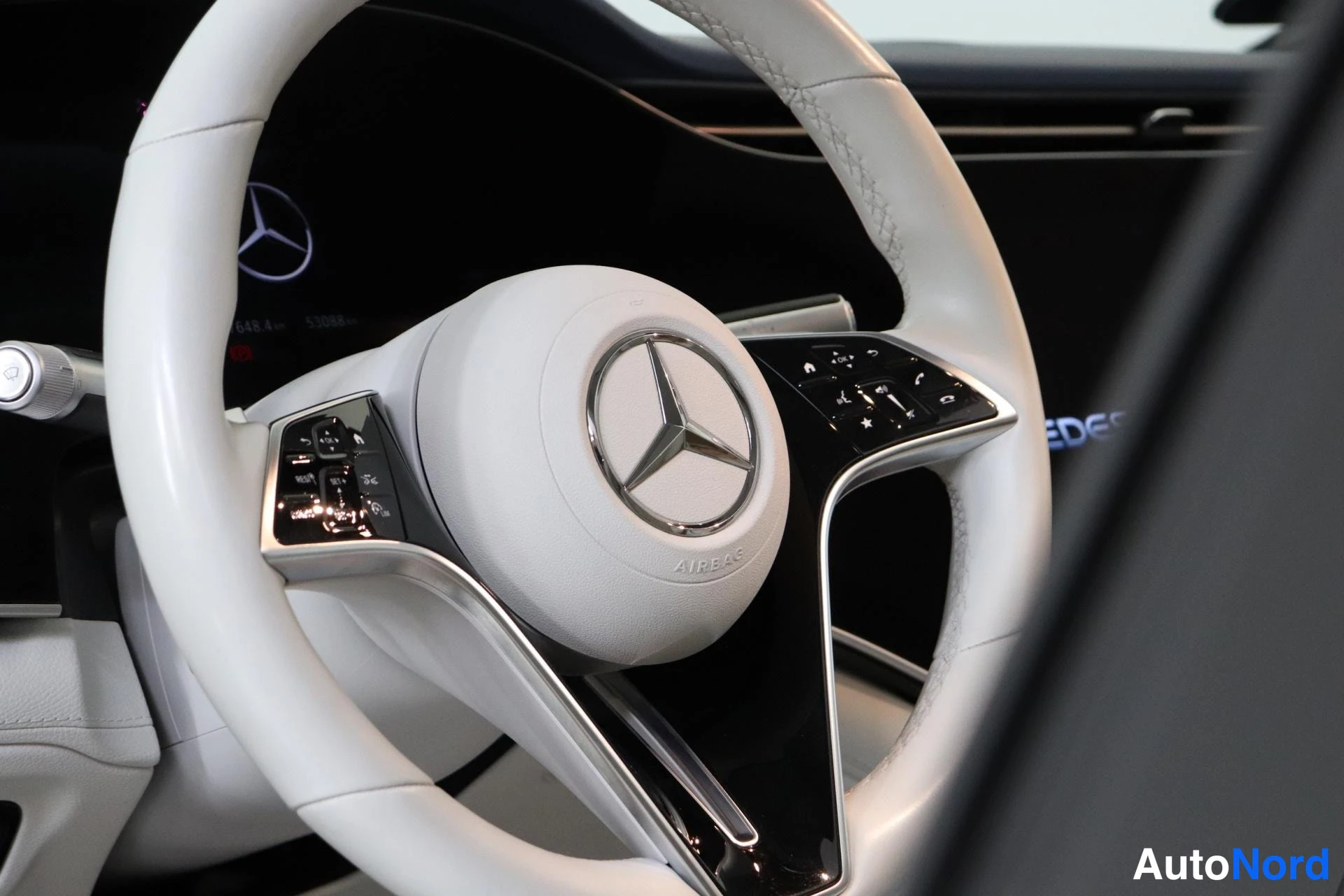 Harmaa Mercedes-Benz EQS 2022, yksityiskohta, kuva 13