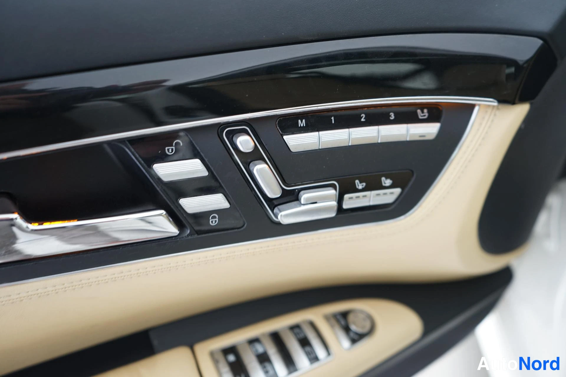 White Mercedes-Benz S 350 2007, detail, photo 12