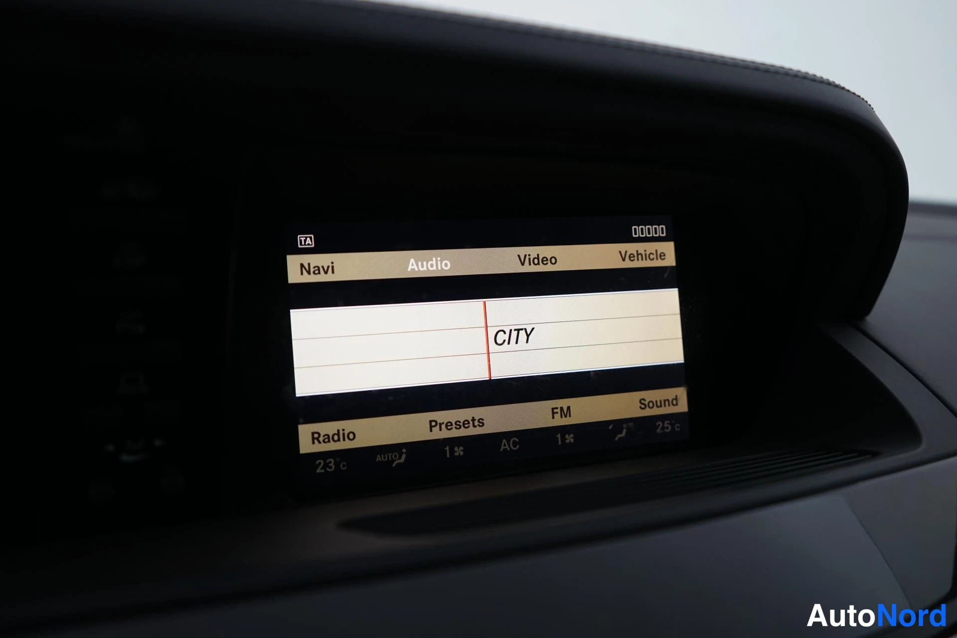 White Mercedes-Benz S 350 2007, detail, photo 16
