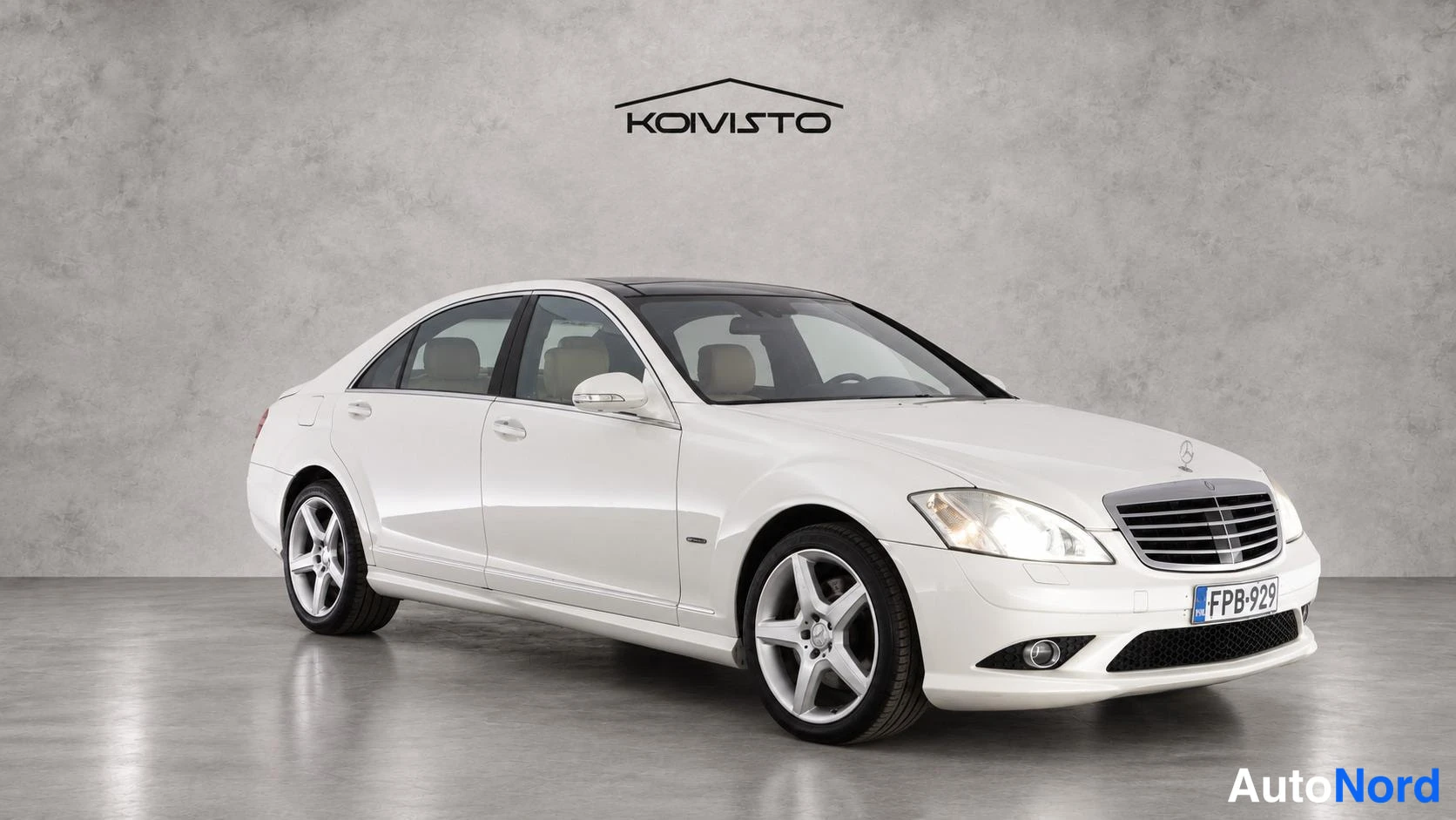 White Mercedes-Benz S 350 2007, front three-quarter, nose to the right, photo 2