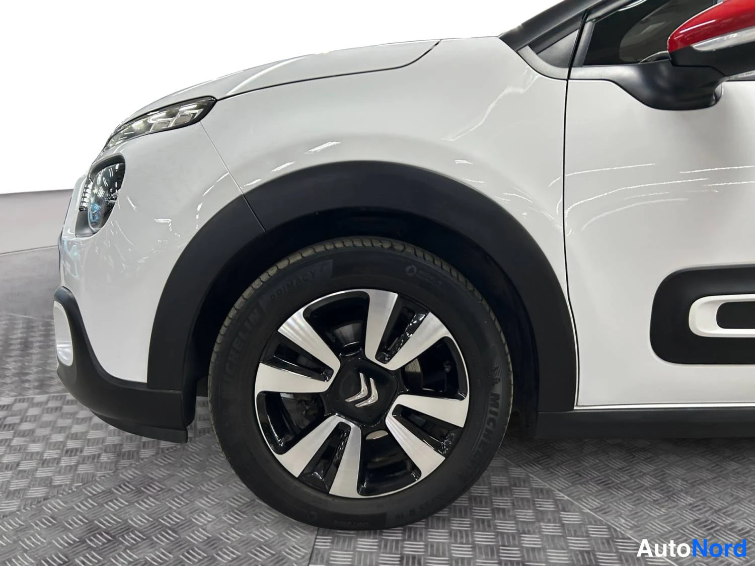White Citroen C3 2021, front three-quarter, nose to the left, photo 2