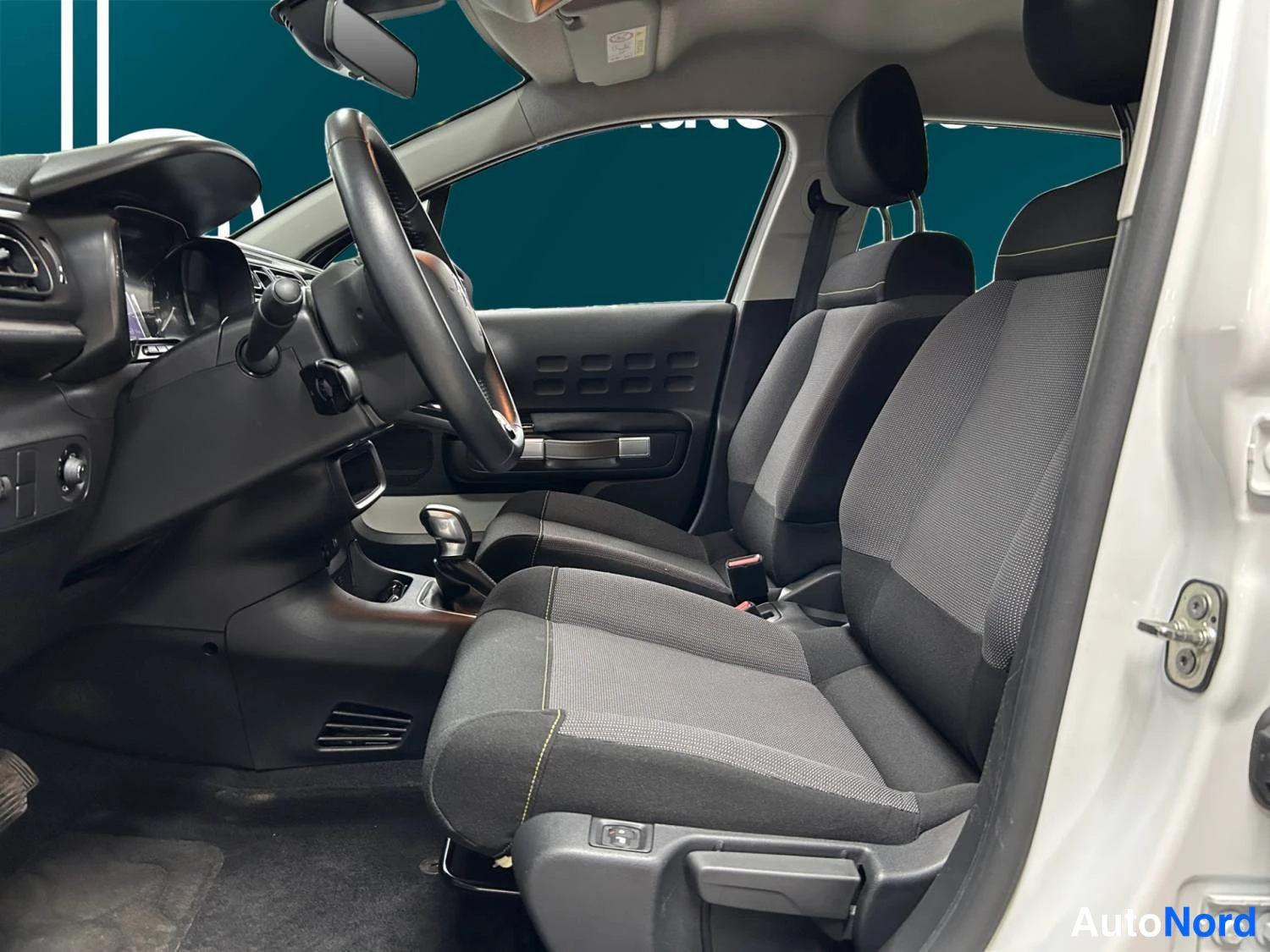 White Citroen C3 2021, front seats, photo 12