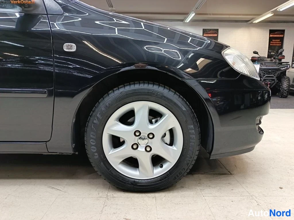 Black Toyota Corolla 2006, front three-quarter, nose to the right, photo 4