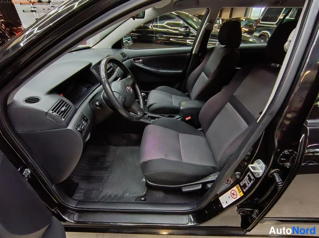 Black Toyota Corolla 2006, cockpit, photo 11