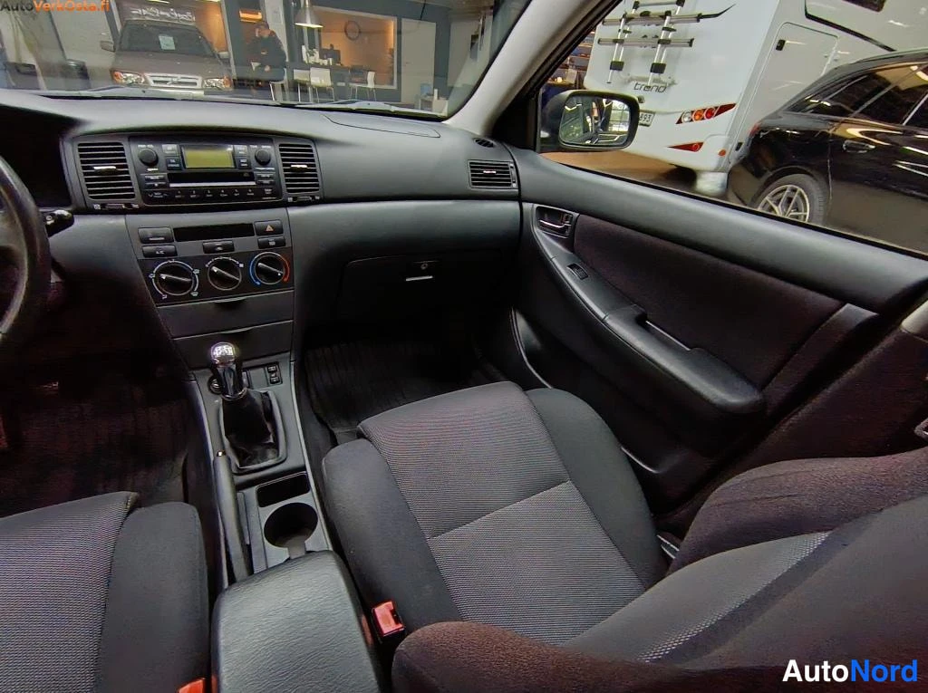 Black Toyota Corolla 2006, cockpit, photo 11
