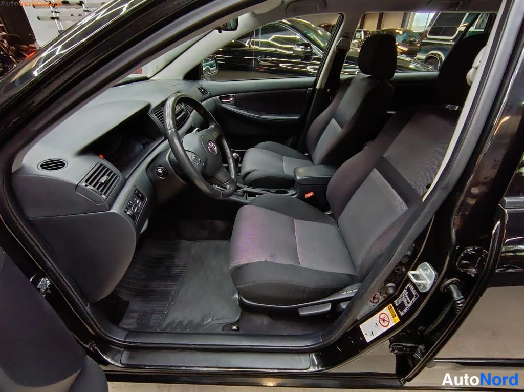 Black Toyota Corolla 2006, cockpit, photo 9