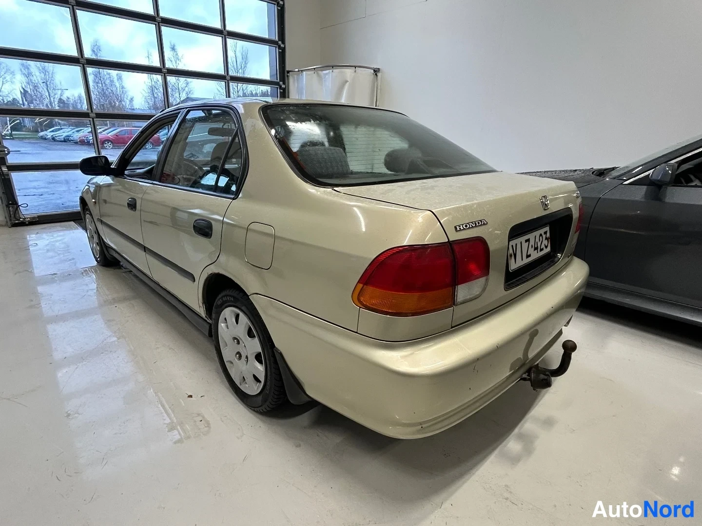 Beige Honda Civic 2000, takaviisto, kuva 5